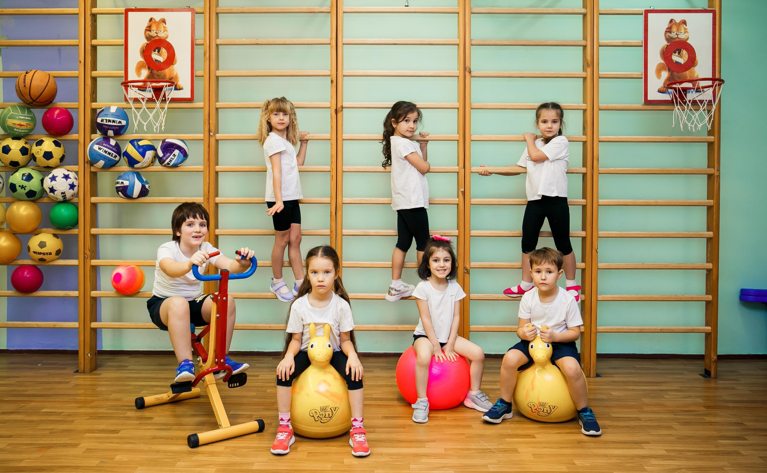 Выпускные альбомы для детского сада. Выпускной альбом в Москве и Домодедово Вышка Школьный фотограф