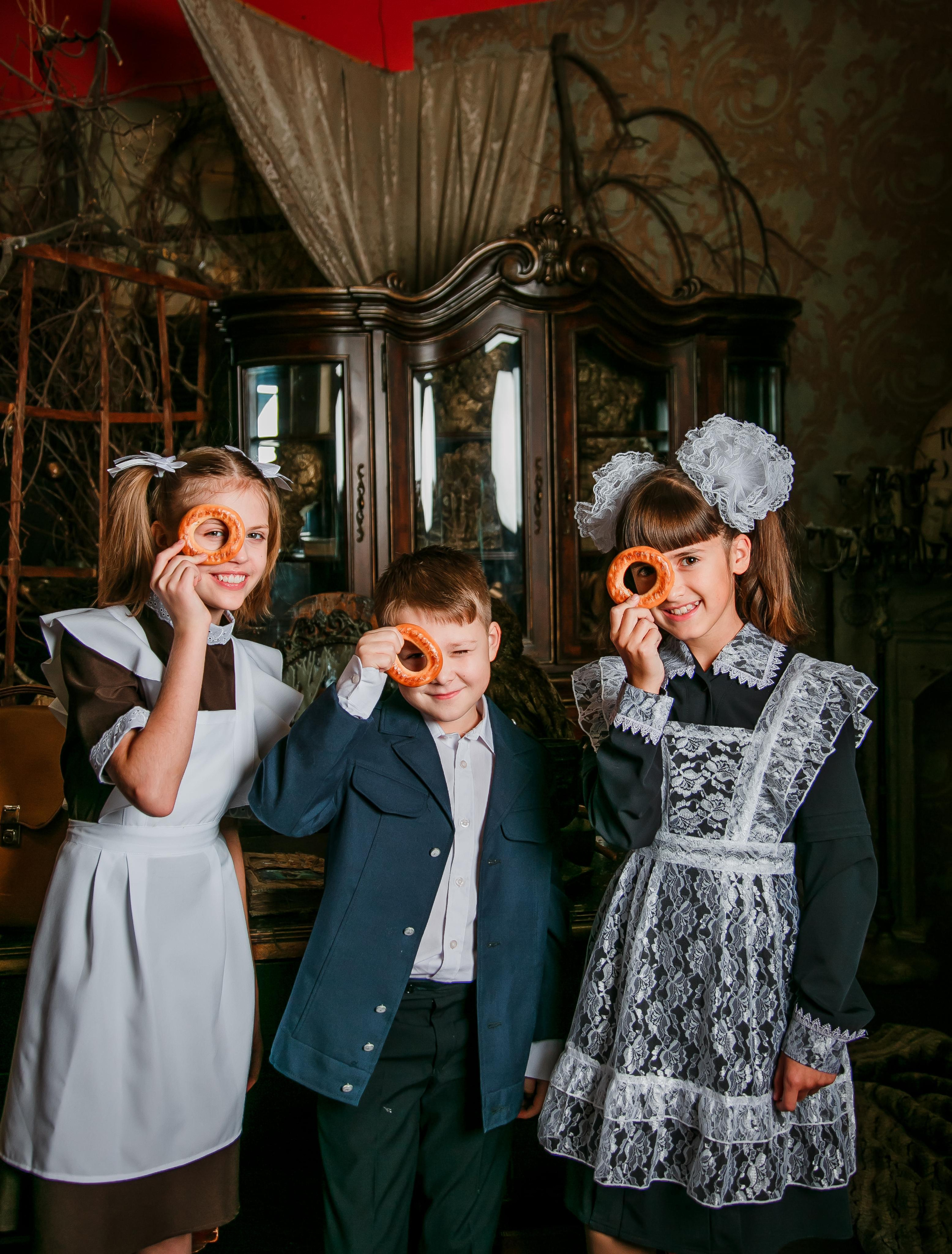 Цена на выпускные альбомы 4 класса. Выпускной альбом в Москве и Домодедово Вышка Школьный фотограф