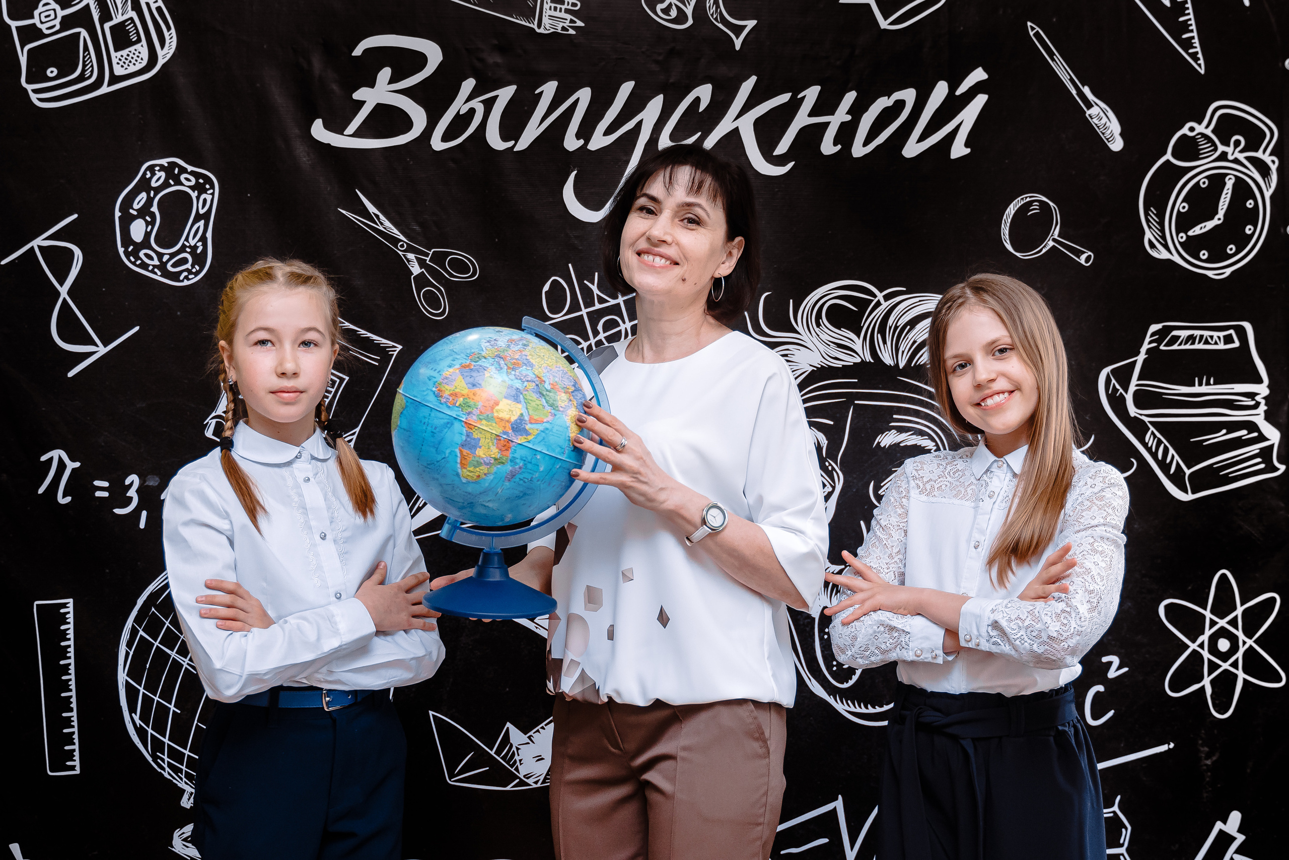 Цена на выпускные альбомы 4 класса. Выпускной альбом в Москве и Домодедово Вышка Школьный фотограф