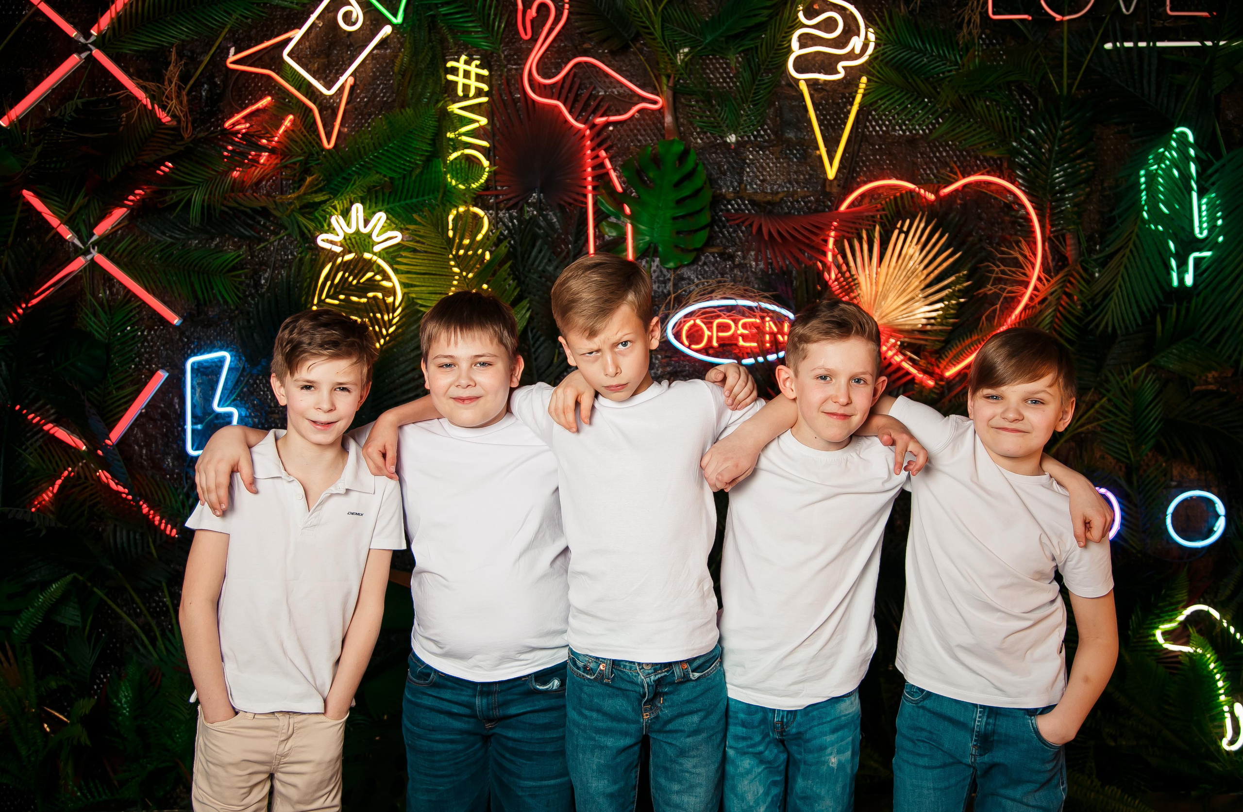 Цена на выпускные альбомы 4 класса. Выпускной альбом в Москве и Домодедово Вышка Школьный фотограф