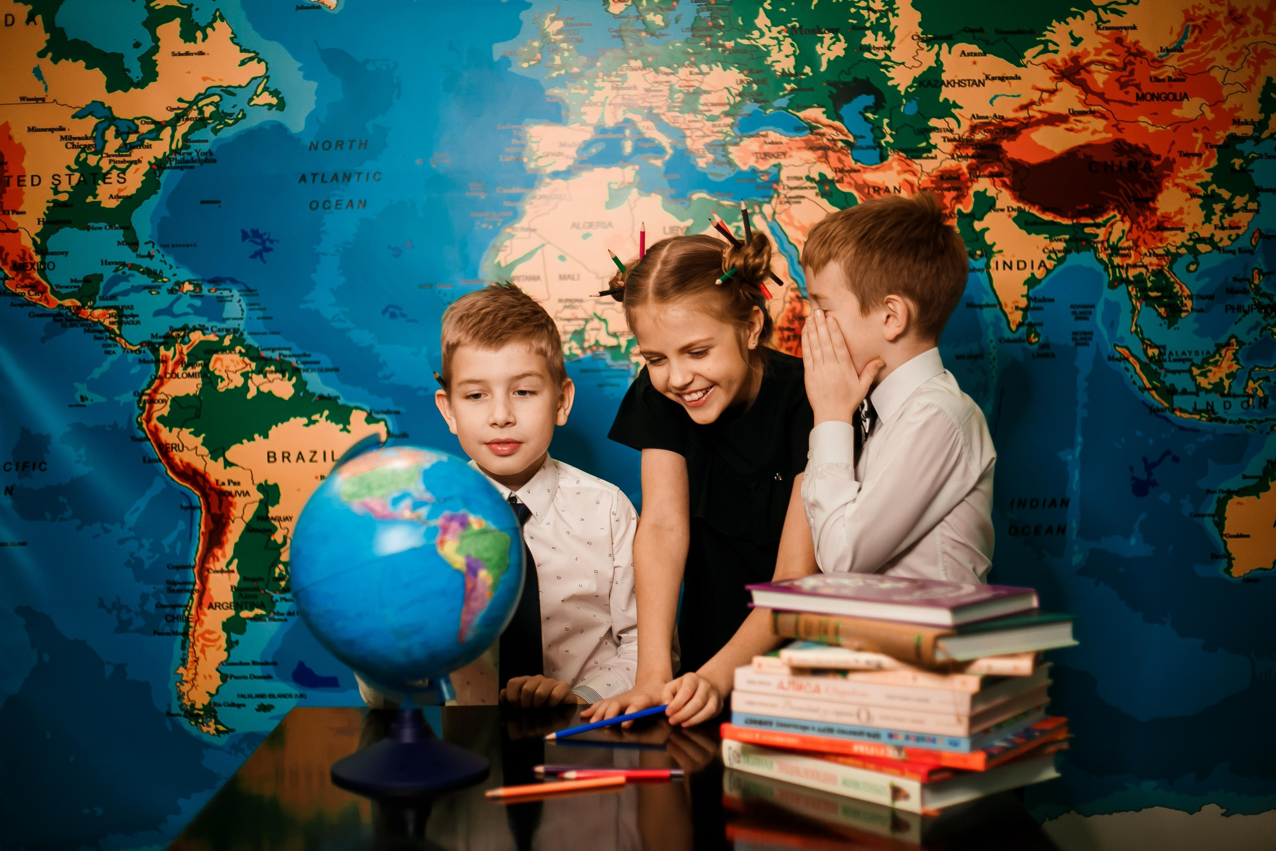 Цена на выпускные альбомы 4 класса. Выпускной альбом в Москве и Домодедово Вышка Школьный фотограф