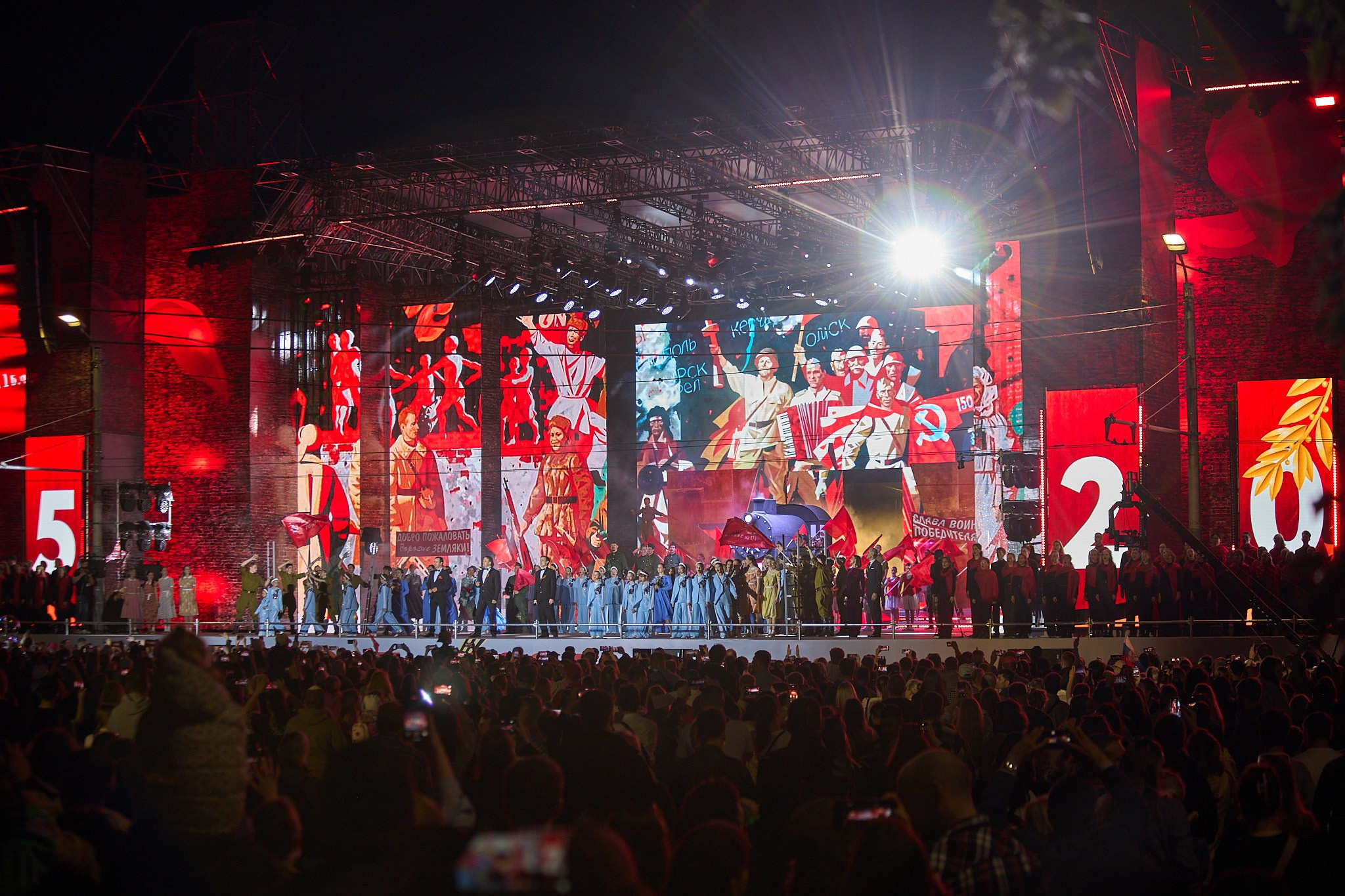 Концерт 9 мая 2025 года на соборной площади. Фотограф Омск | Александр Вандеров