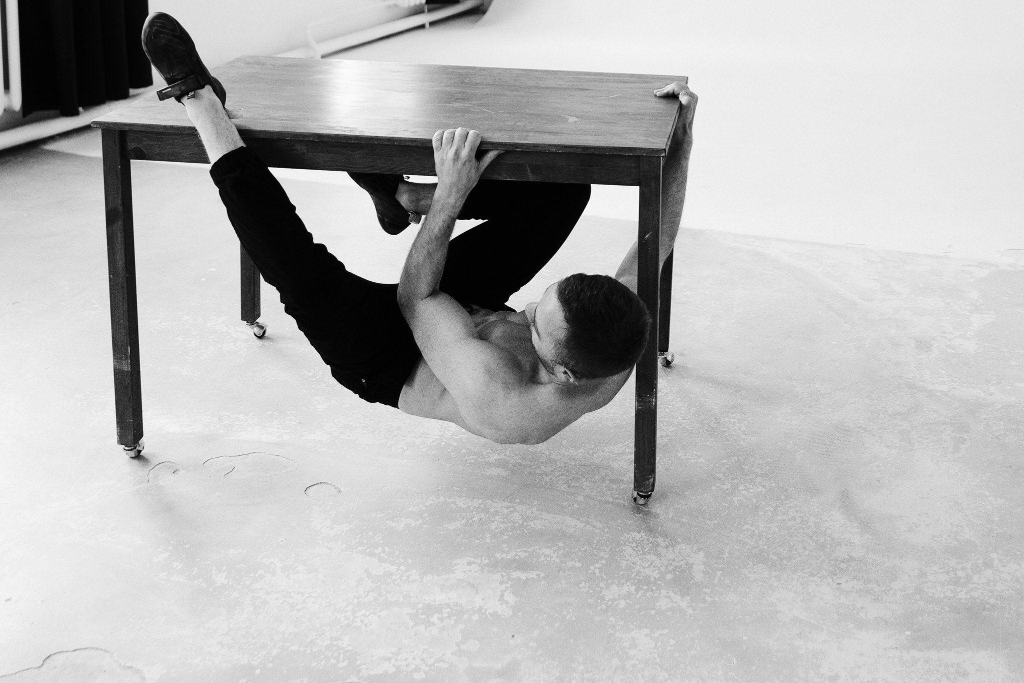 Атмосферный мужской портрет: боулдеринг и спорт как искусство.