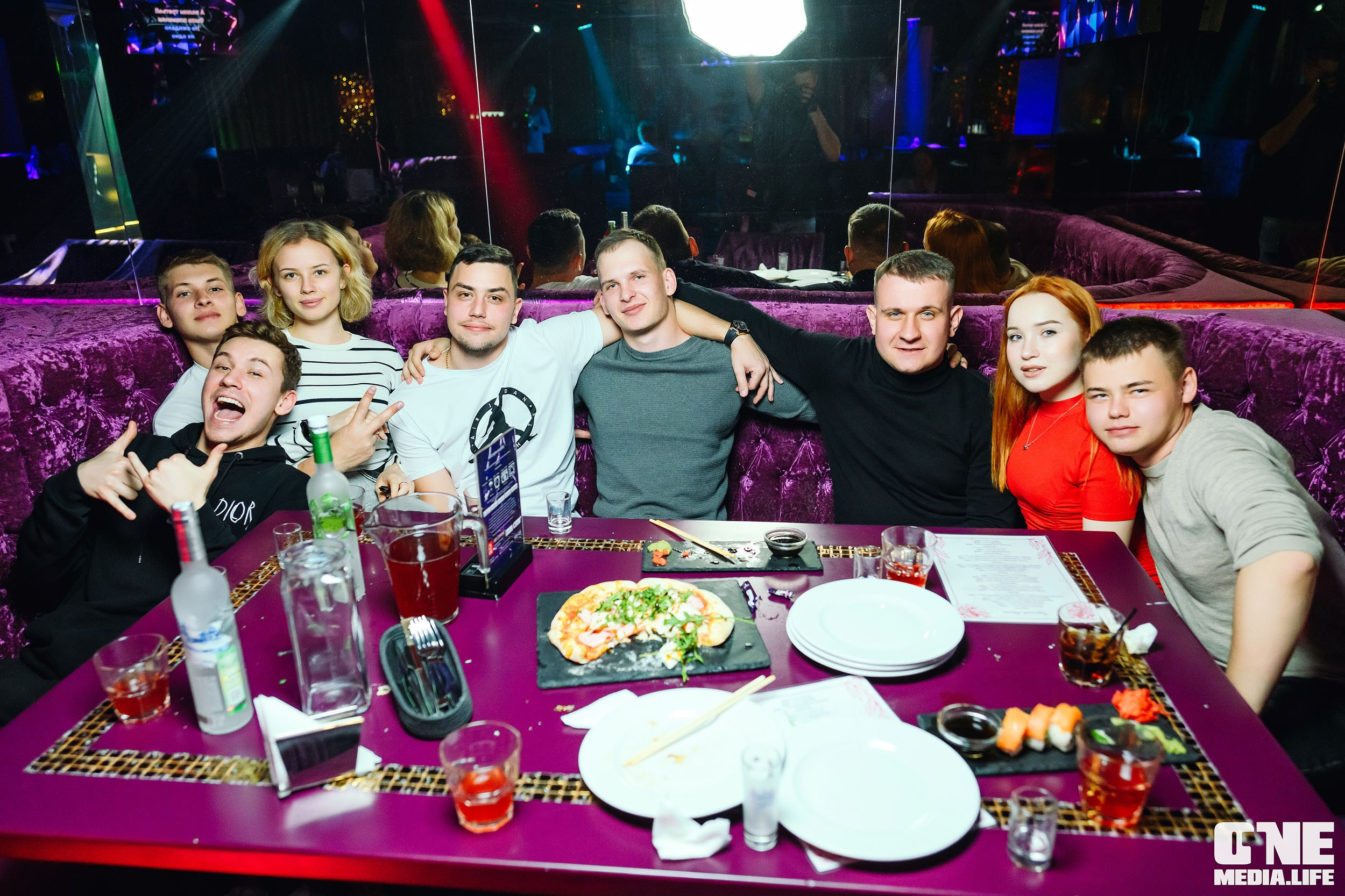 Фотоотчет с вечеринки в караоке-клубе Эйфория. One Media Life: фоторепортажи, фотоотчеты с мероприятий и заведений
