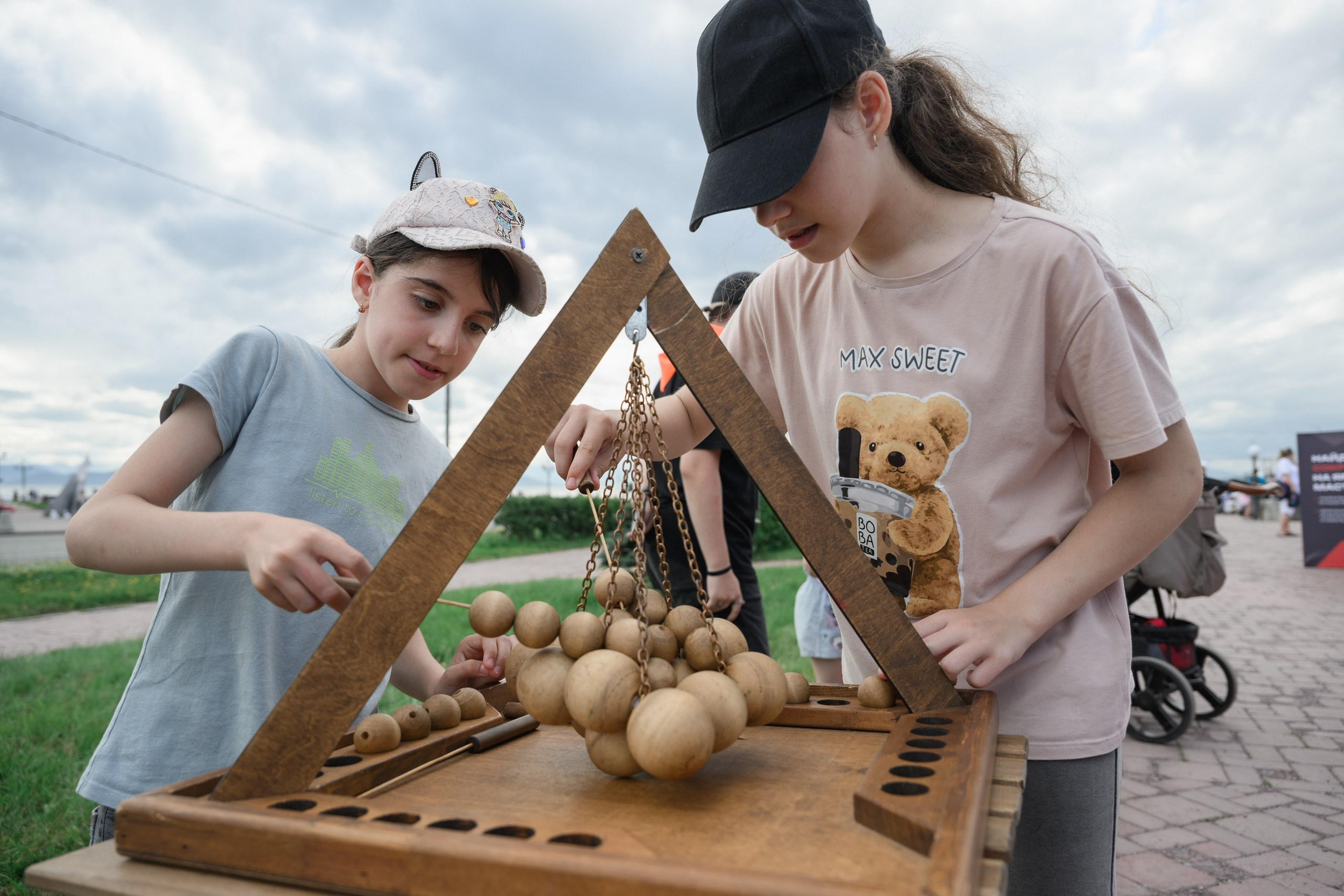 Фотосъемка Дня горняка в центре Петропавловска-Камчатского. Профессиональная репортажная съемка праздника горняков в Петропавловске-Камчатском. Яркие моменты с концерта и награждения работников отрасли. Эмоциональные кадры с городского праздника в Петропавловске-Камчатском. Фотосъемка корпоративных мероприятий и праздников в Петропавловске-Камчатском.