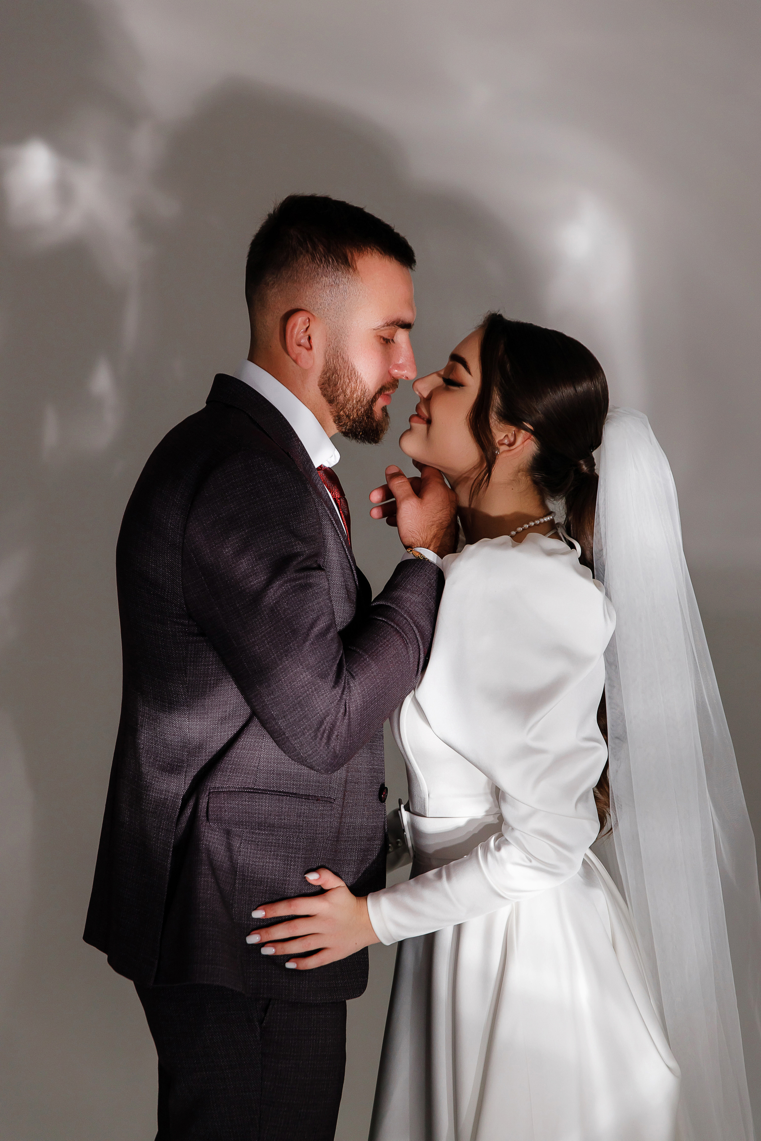 Сборы жениха и невесты и съемка в студии в г. Лабинске. Дмитрий Шевченко свадебное фото в г. Краснодар — Армавир — Лабинск