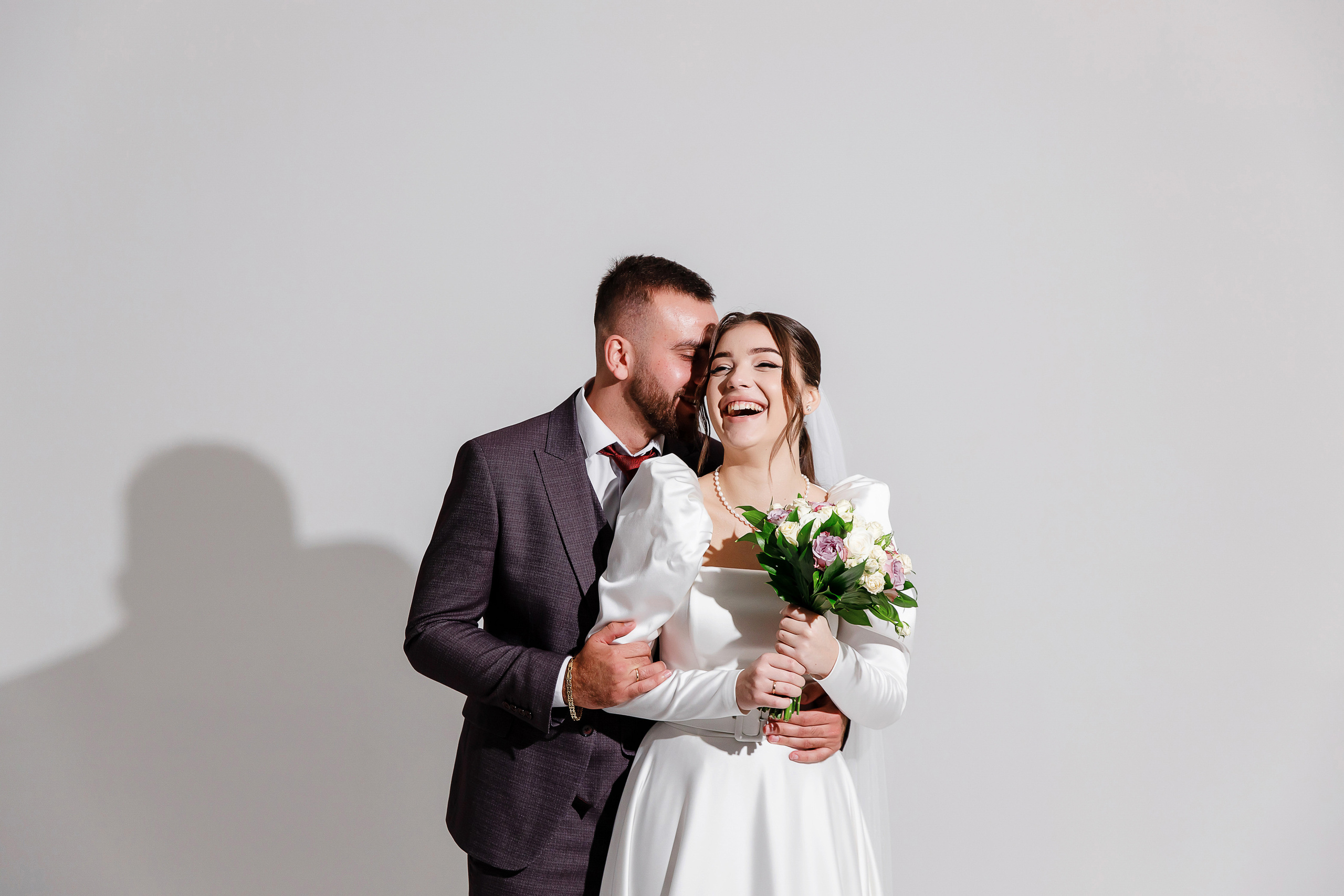 Сборы жениха и невесты и съемка в студии в г. Лабинске. Дмитрий Шевченко свадебное фото в г. Краснодар — Армавир — Лабинск