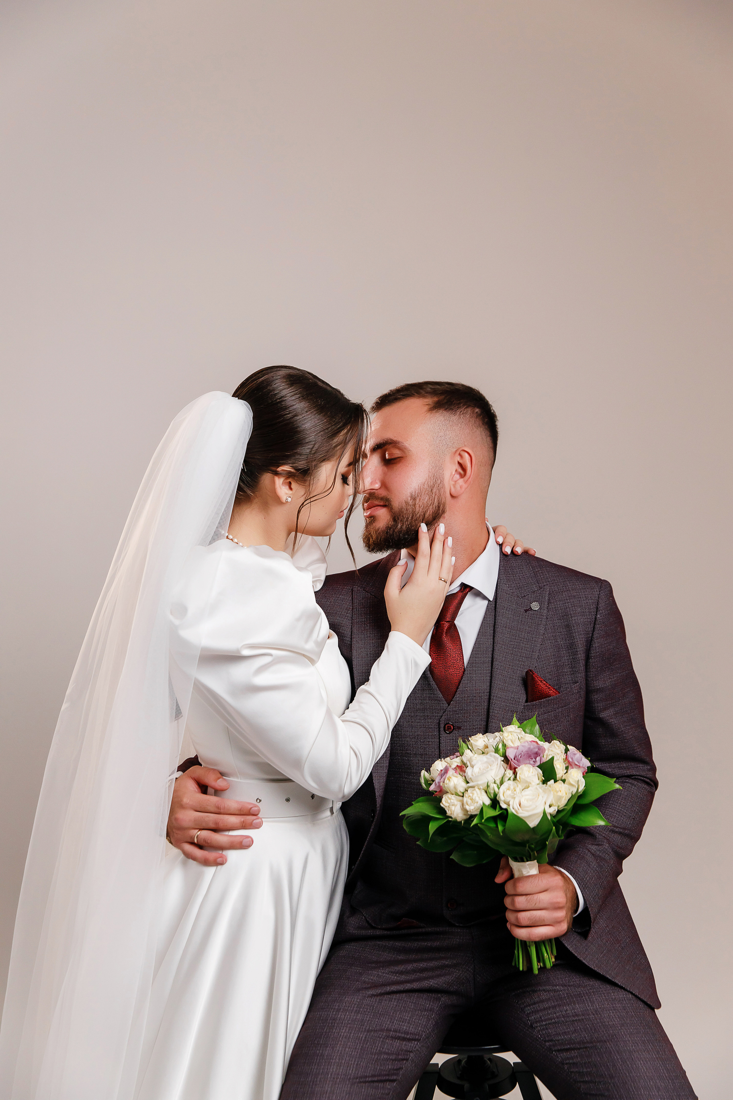 Сборы жениха и невесты и съемка в студии в г. Лабинске. Дмитрий Шевченко свадебное фото в г. Краснодар — Армавир — Лабинск