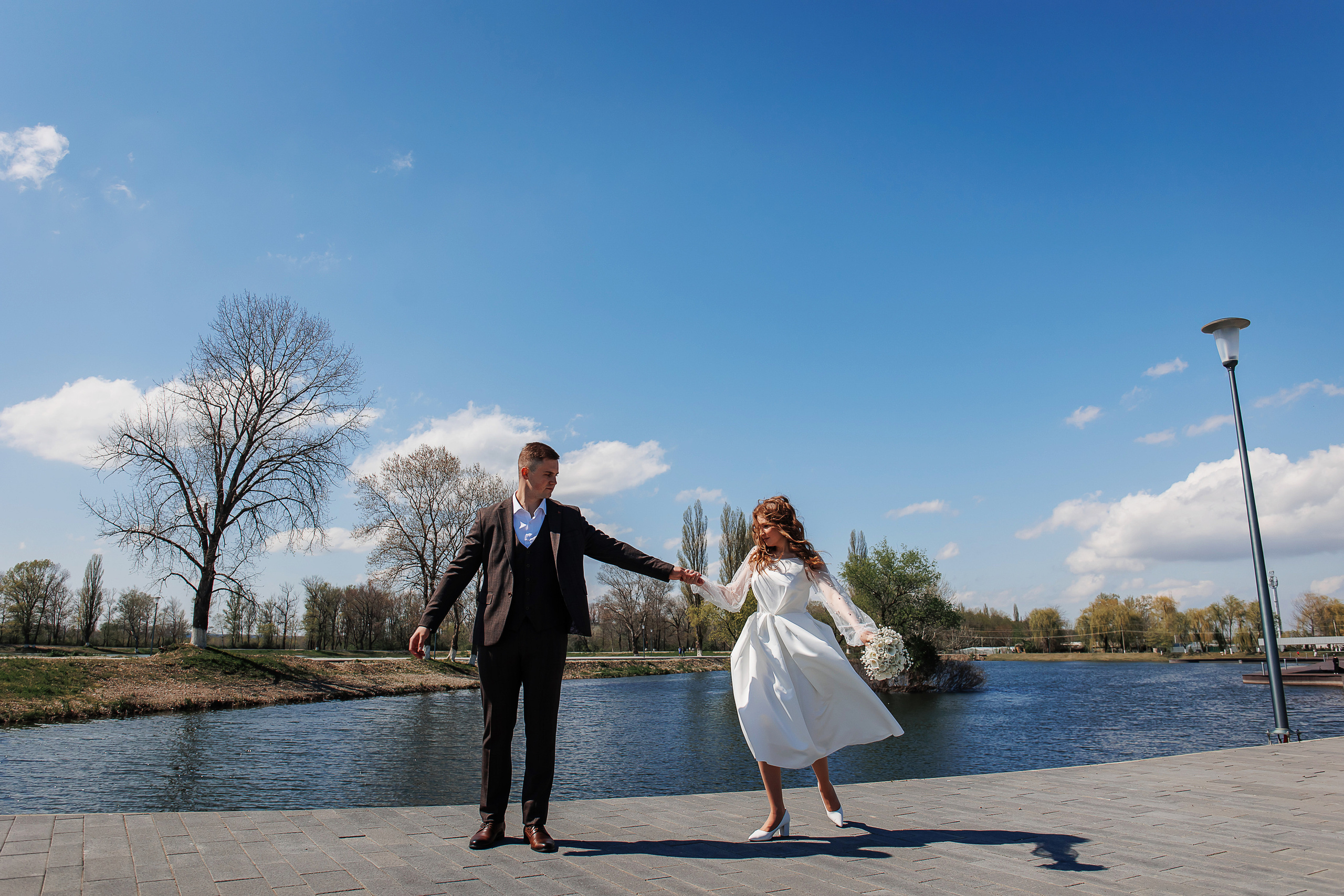 Свадебная фотопрогулка по Чистым прудам города Лабинска. Дмитрий Шевченко свадебное фото в г. Краснодар — Армавир — Лабинск