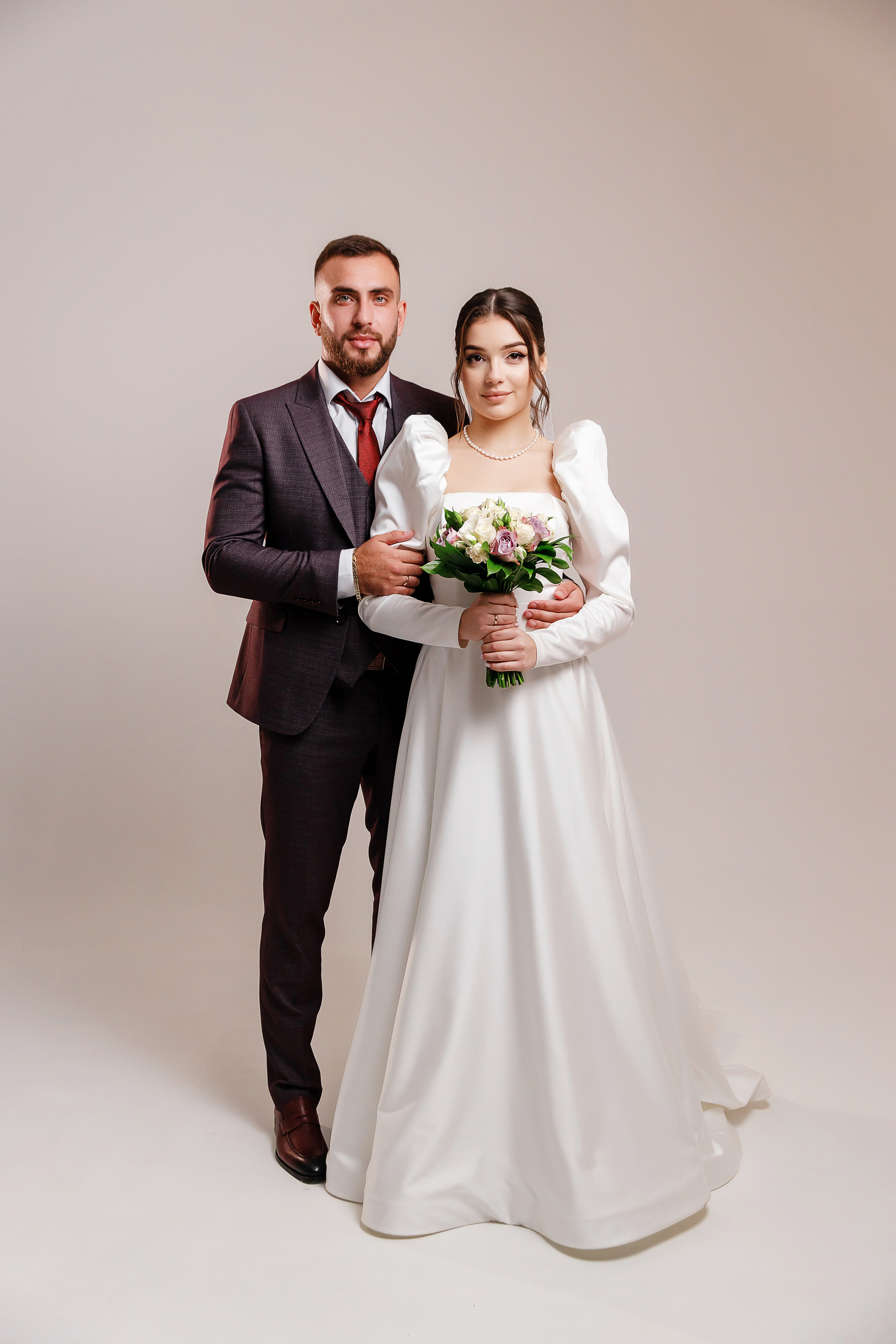 Сборы жениха и невесты и съемка в студии в г. Лабинске. Дмитрий Шевченко свадебное фото в г. Краснодар — Армавир — Лабинск