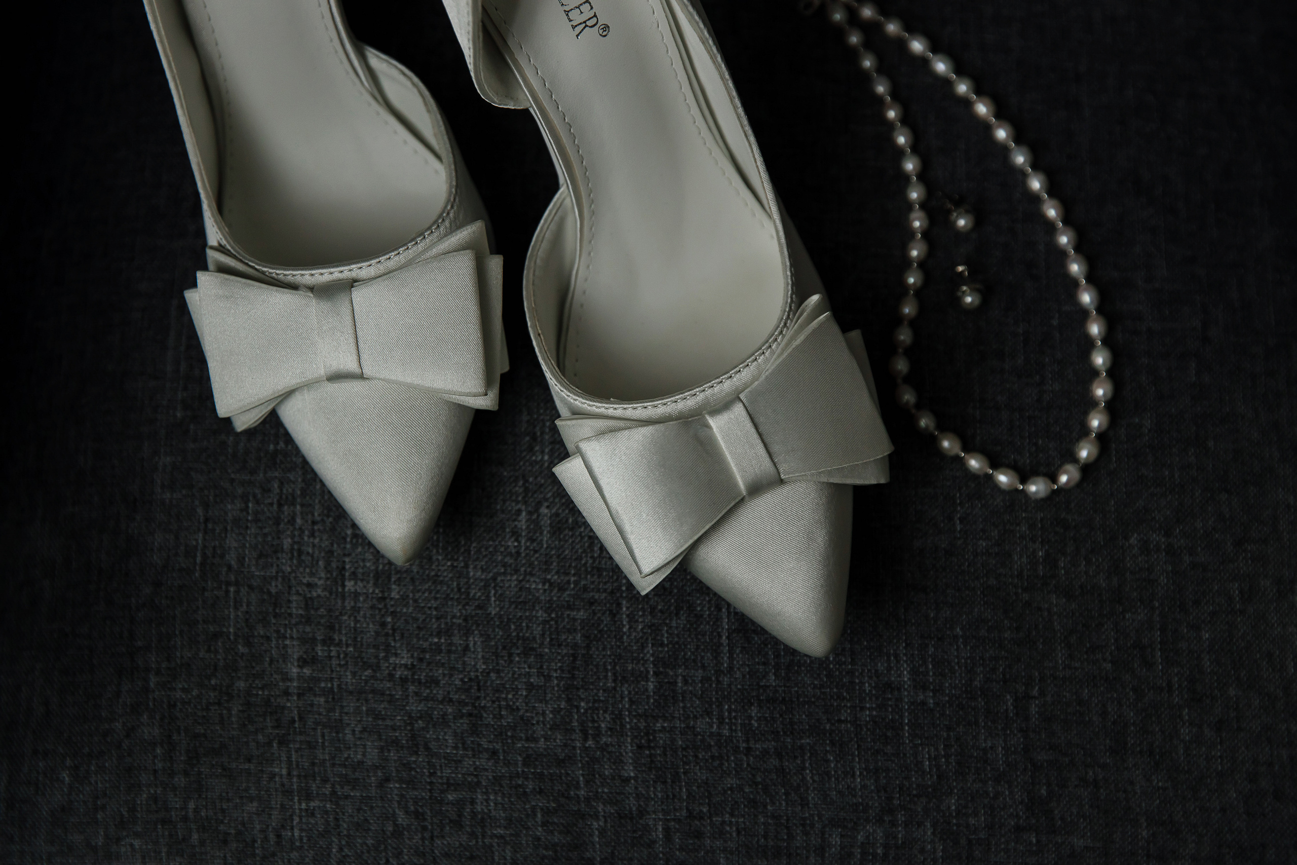 Сборы жениха и невесты и съемка в студии в г. Лабинске. Дмитрий Шевченко свадебное фото в г. Краснодар — Армавир — Лабинск