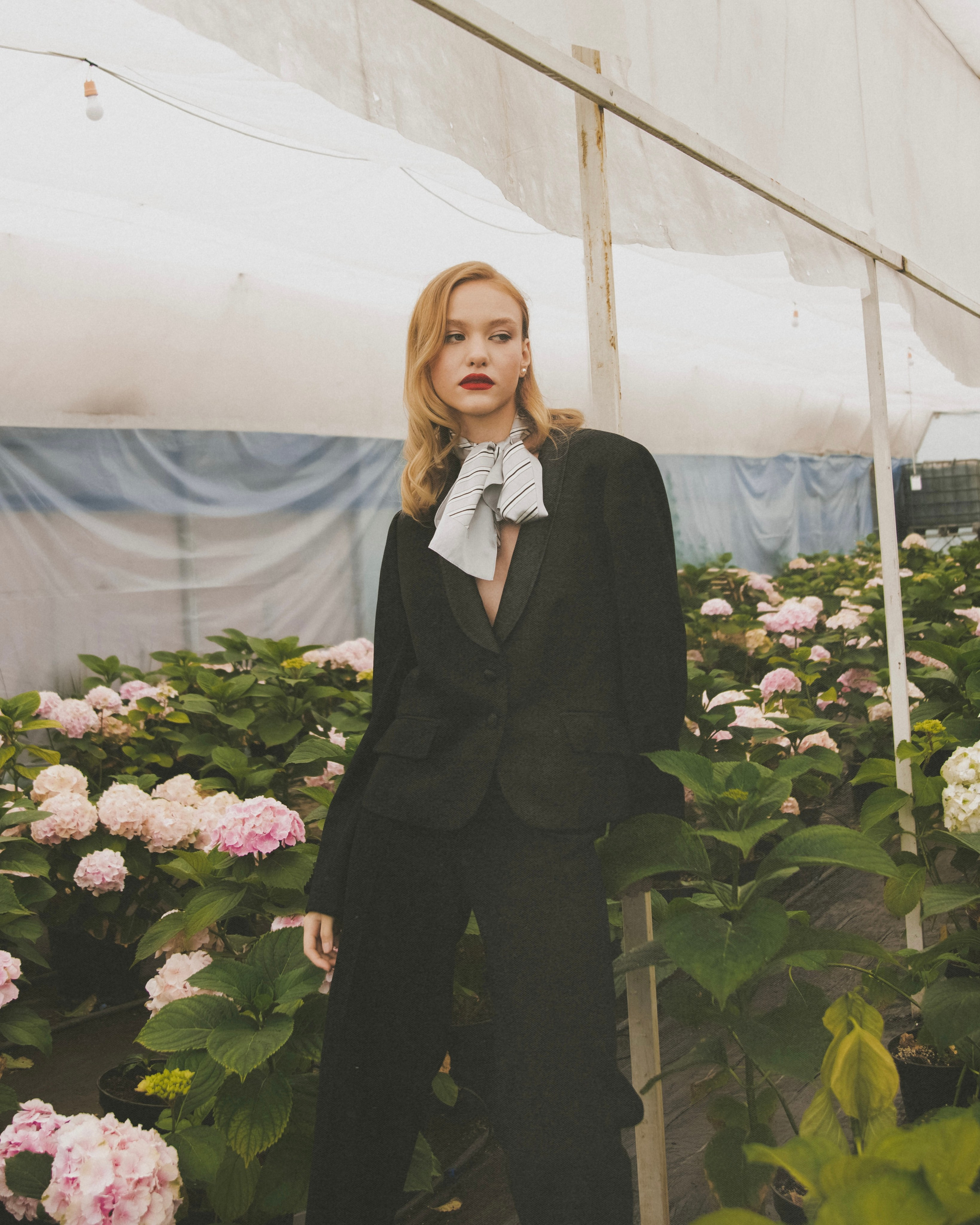 Près de l'arbre. Fashion, portrait, personal photographer. Almaty, KZ