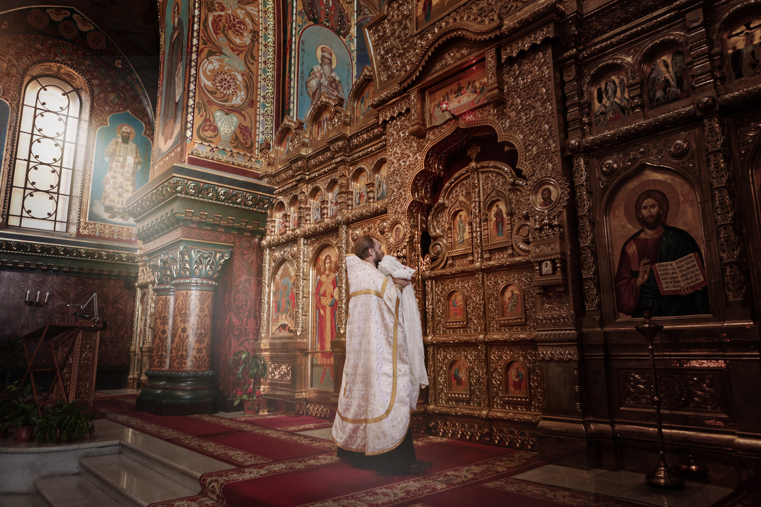 Фотосессия крещения новорожденных