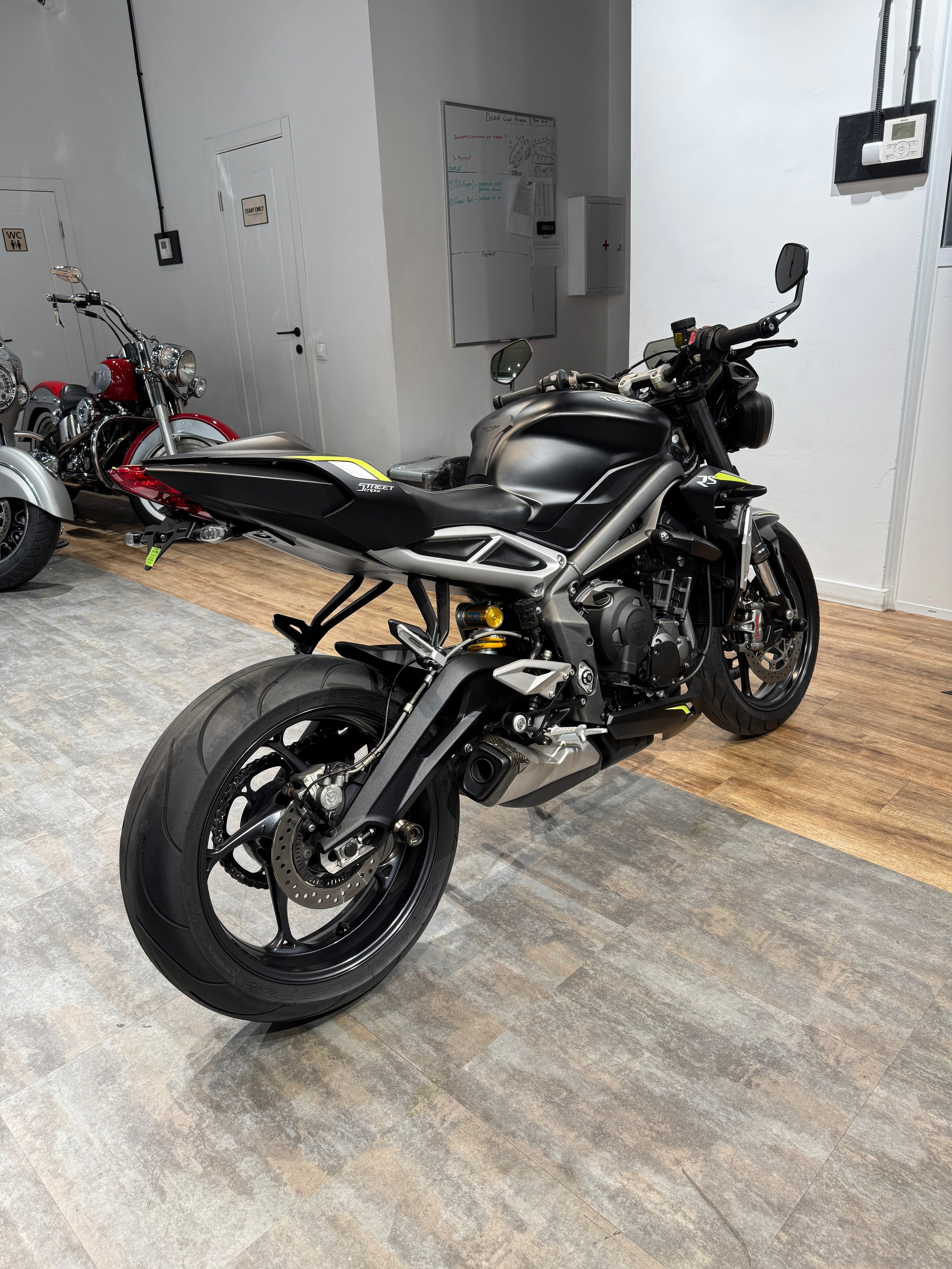 Triumph Street Triple 765 RS 2020. Hello Davidson, Москва. Только хорошие мотоциклы…