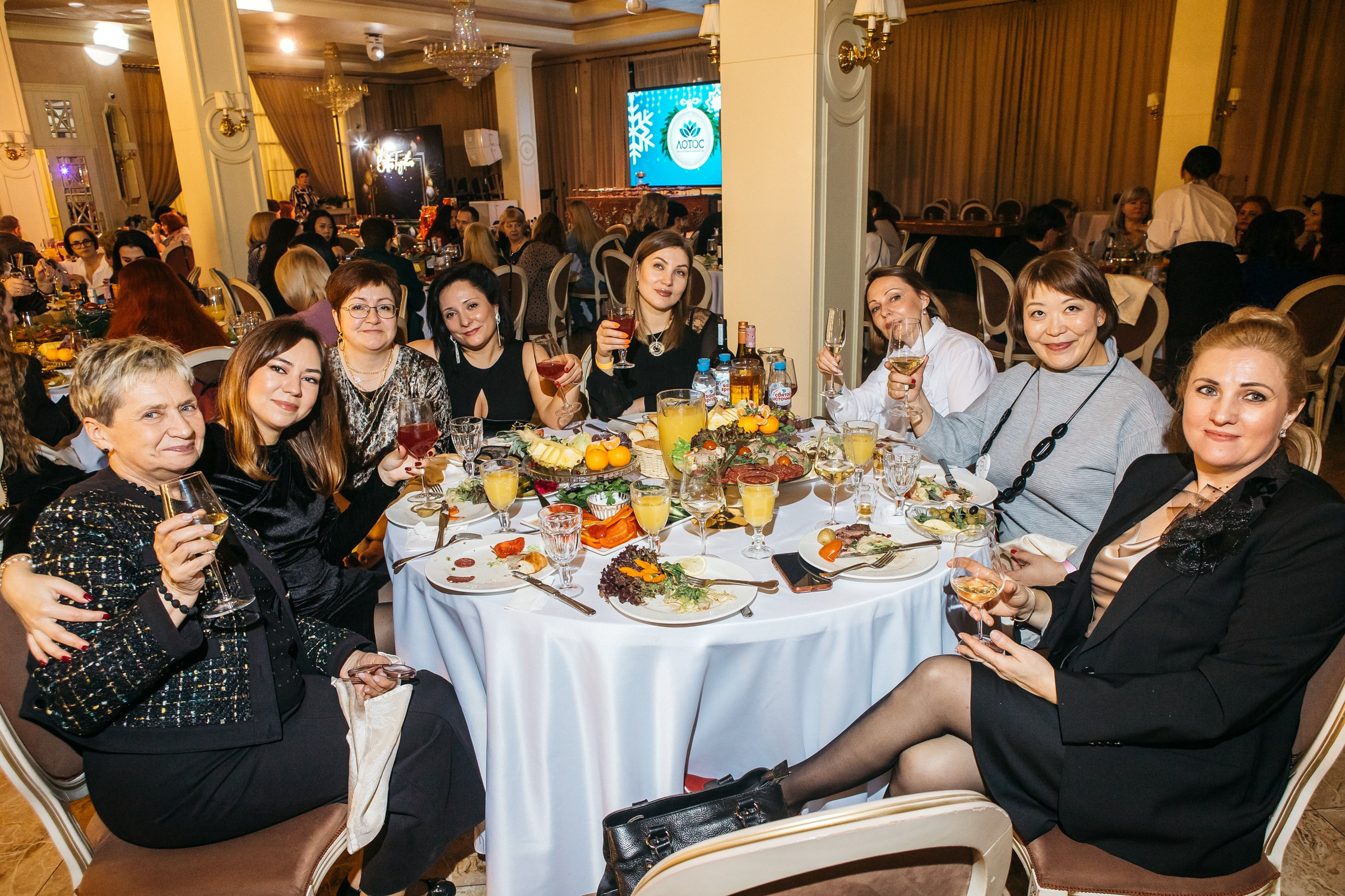 Хороший репортажный фотограф на корпоратив в Питере