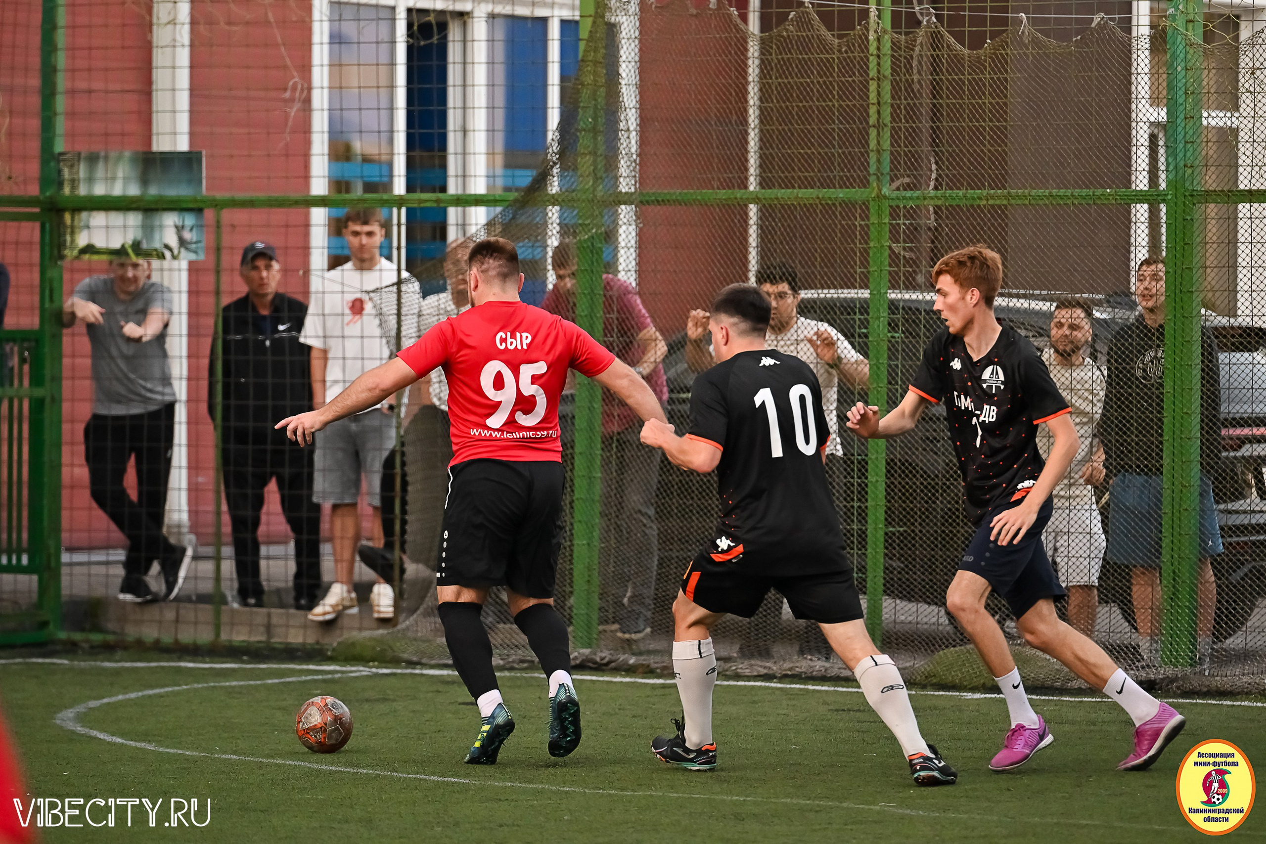 ИГРЫ МИНИ-ФУТБОЛЬНОЙ И КОРПОРАТИВНОЙ ЛИГИ. VIBECITY.RU Вайб Сити Ру Фоторепортажи Фотоотчеты Калининград