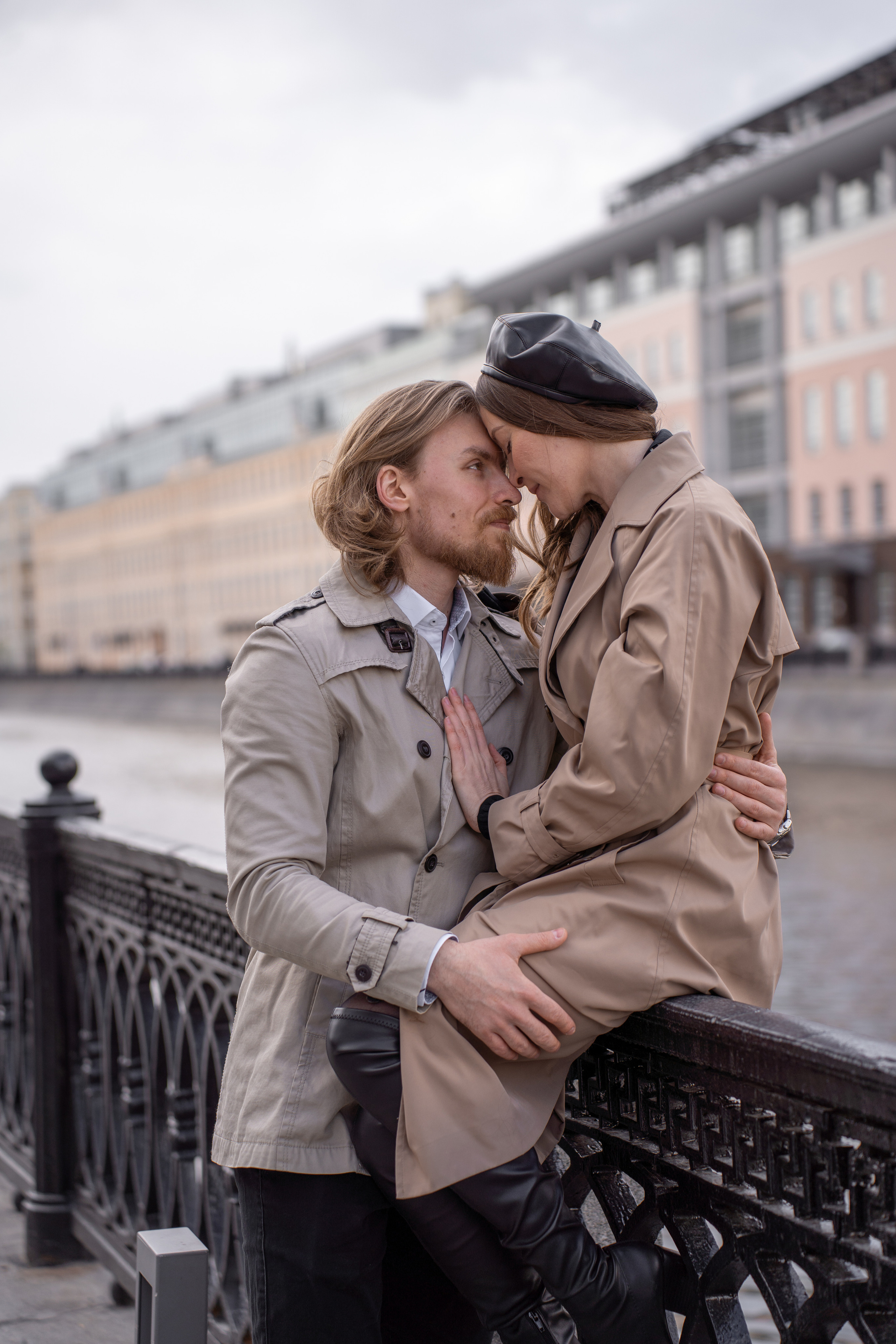 фотосессия с парнем на набережной