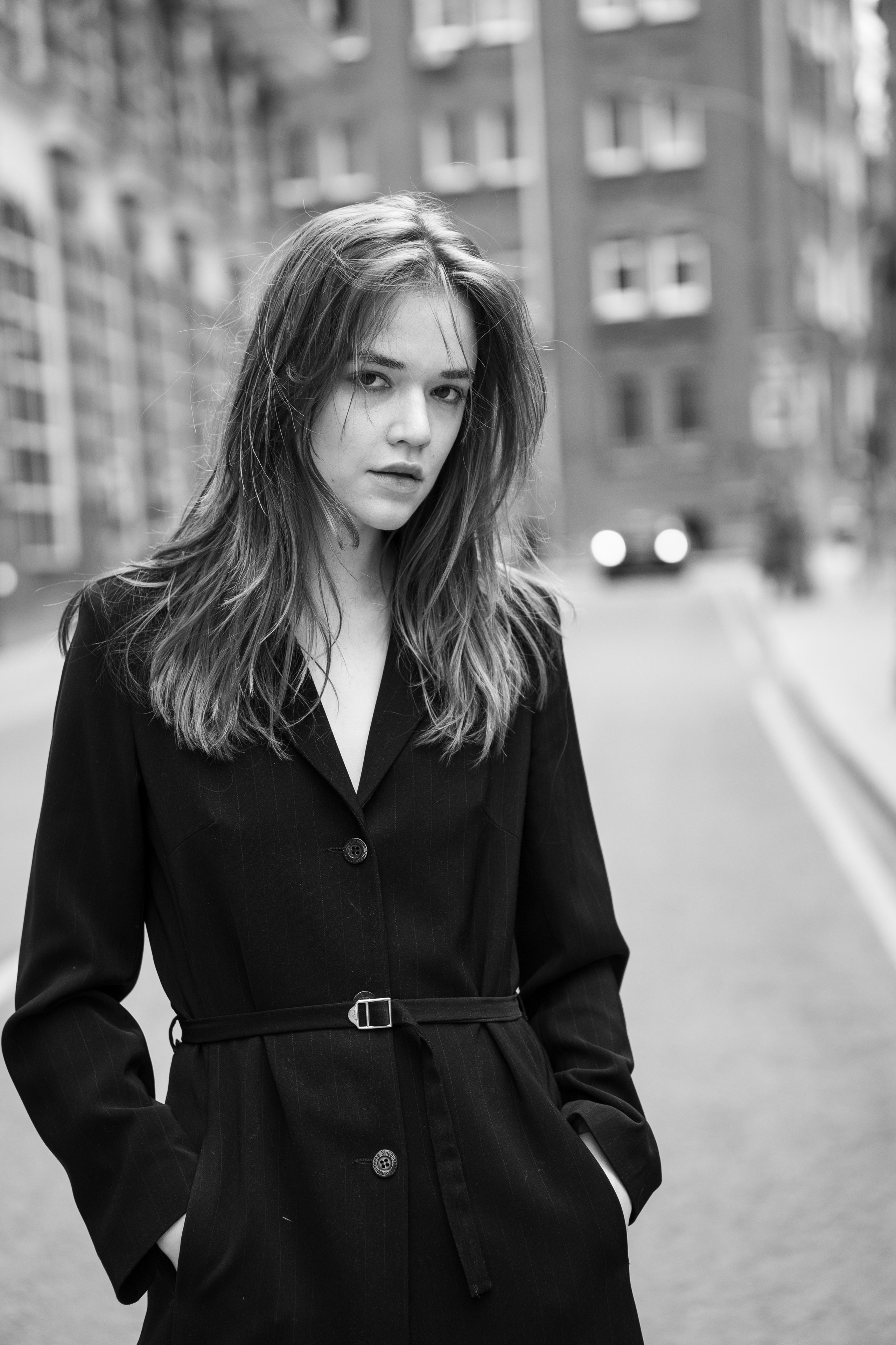 фотосессия девушки на улице под мостом