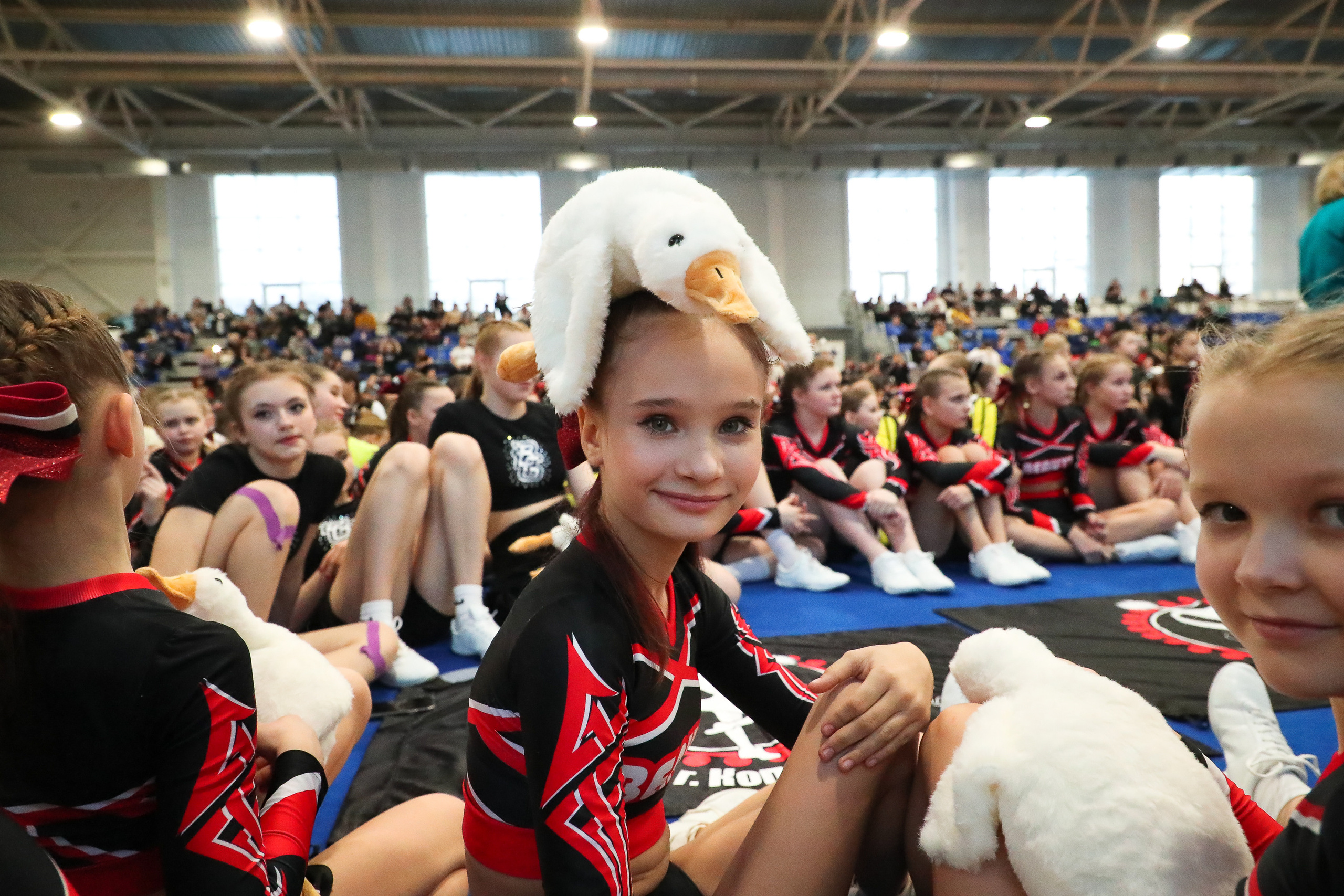 "Гусь обнимусь" на голове у спортсменки