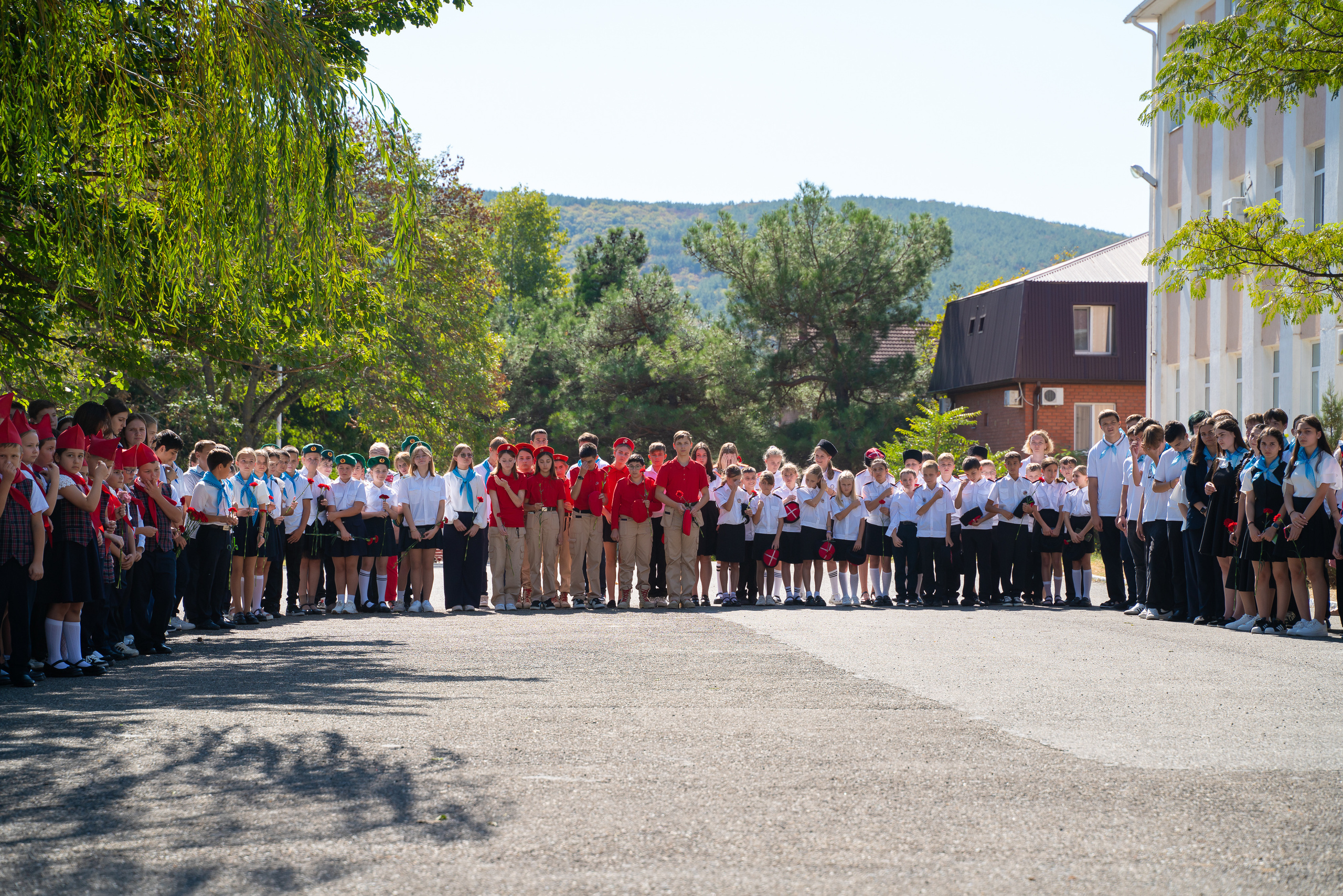 Митинг в сош7. Жизнь курорта Кабардинка в фотографиях