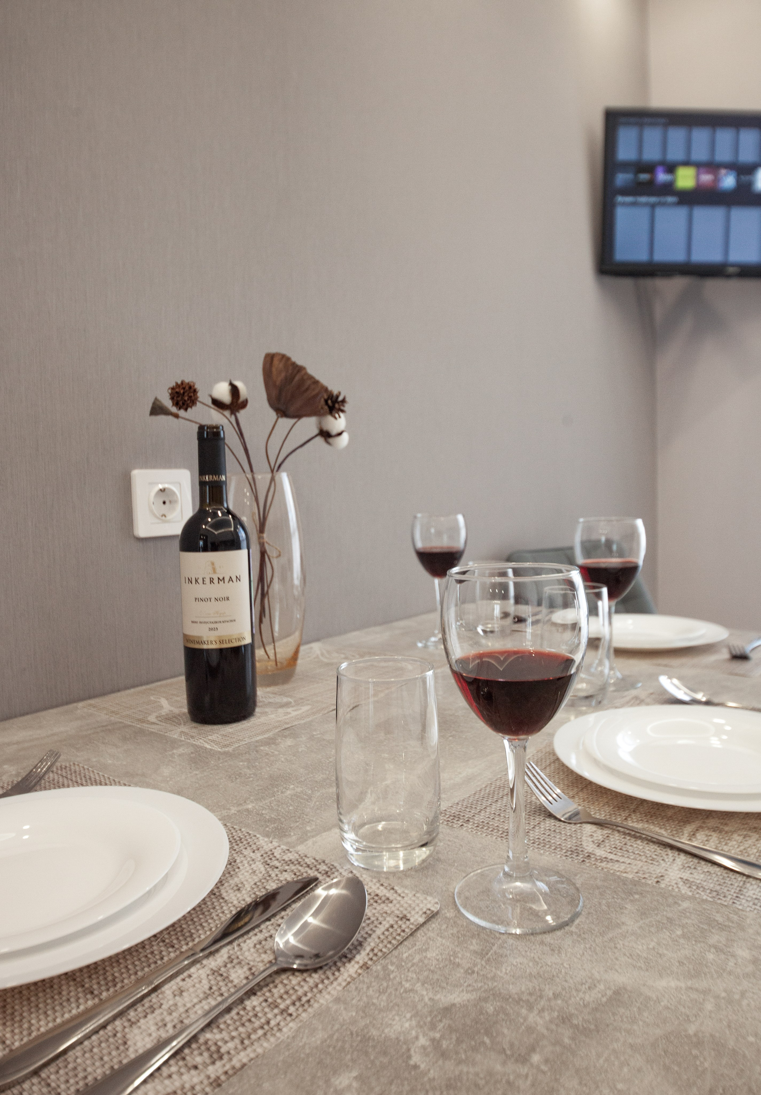 обеденный стол в кухне