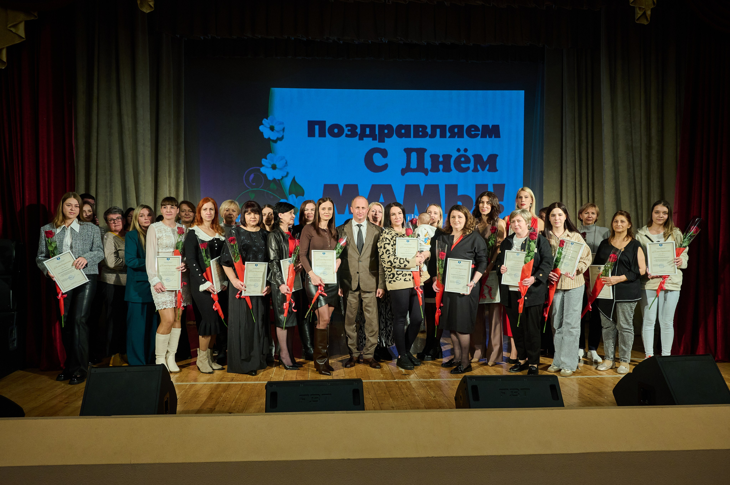 День матери Кабардинка. Жизнь курорта Кабардинка в фотографиях