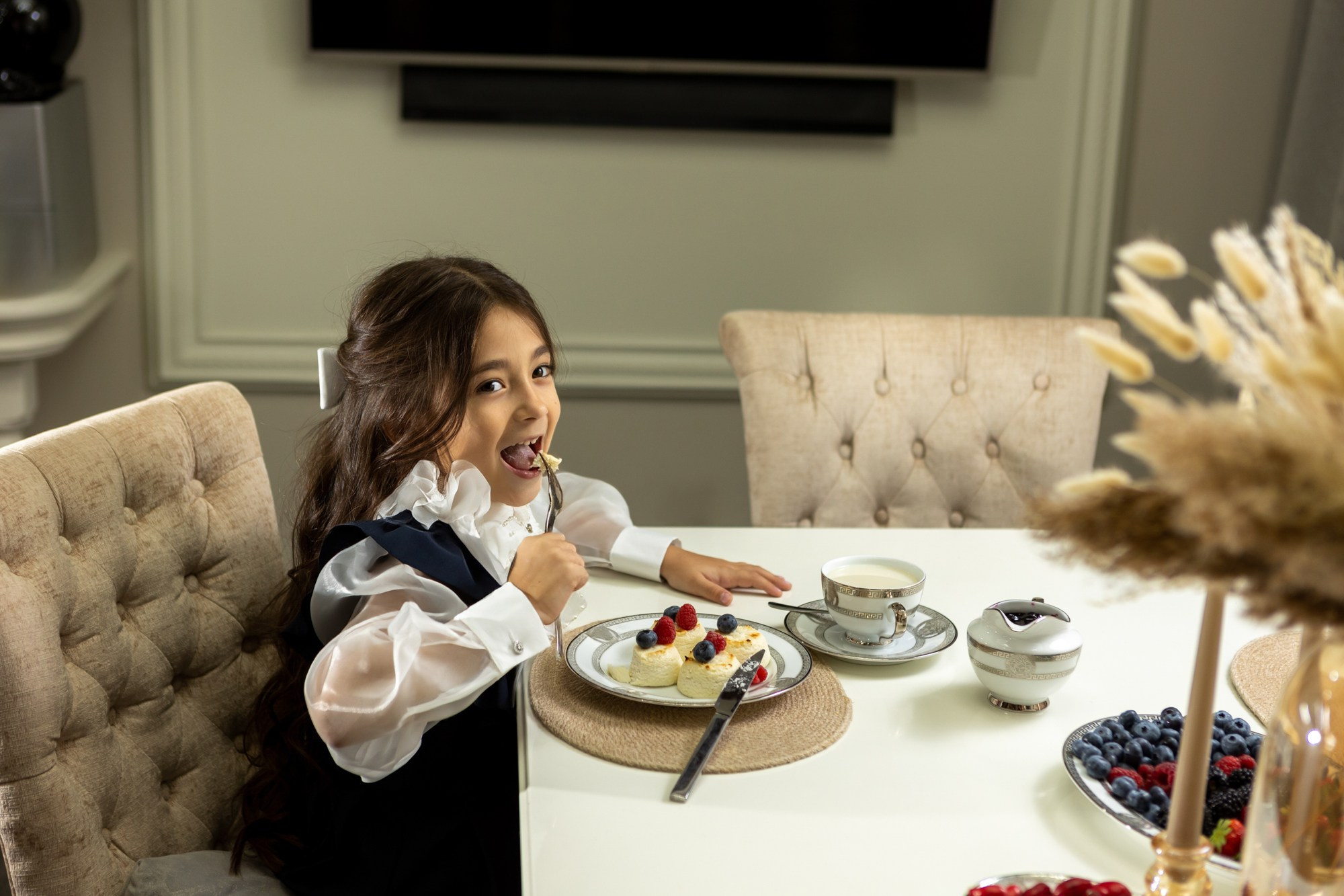 Съёмка первоклассницы перед школой. Фотограф в Оренбурге. Профессиональный фотограф
