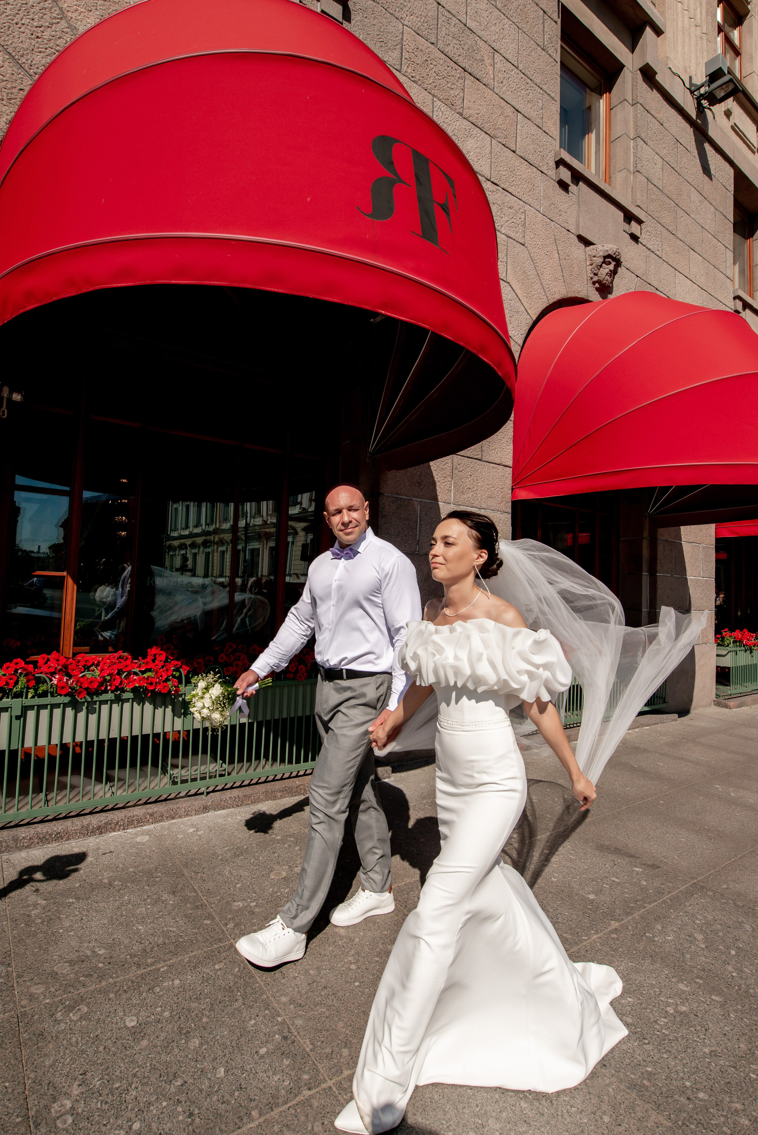 Летняя свадьба В Санкт-Петербурге и красивой выездной регистрацией Даши и Саши. Воздушная свадебная фотосессия в Петербурге. Портретный, семейный и свадебный фотограф в Санкт-Петербурге и в Пушкине Ширяев Денис