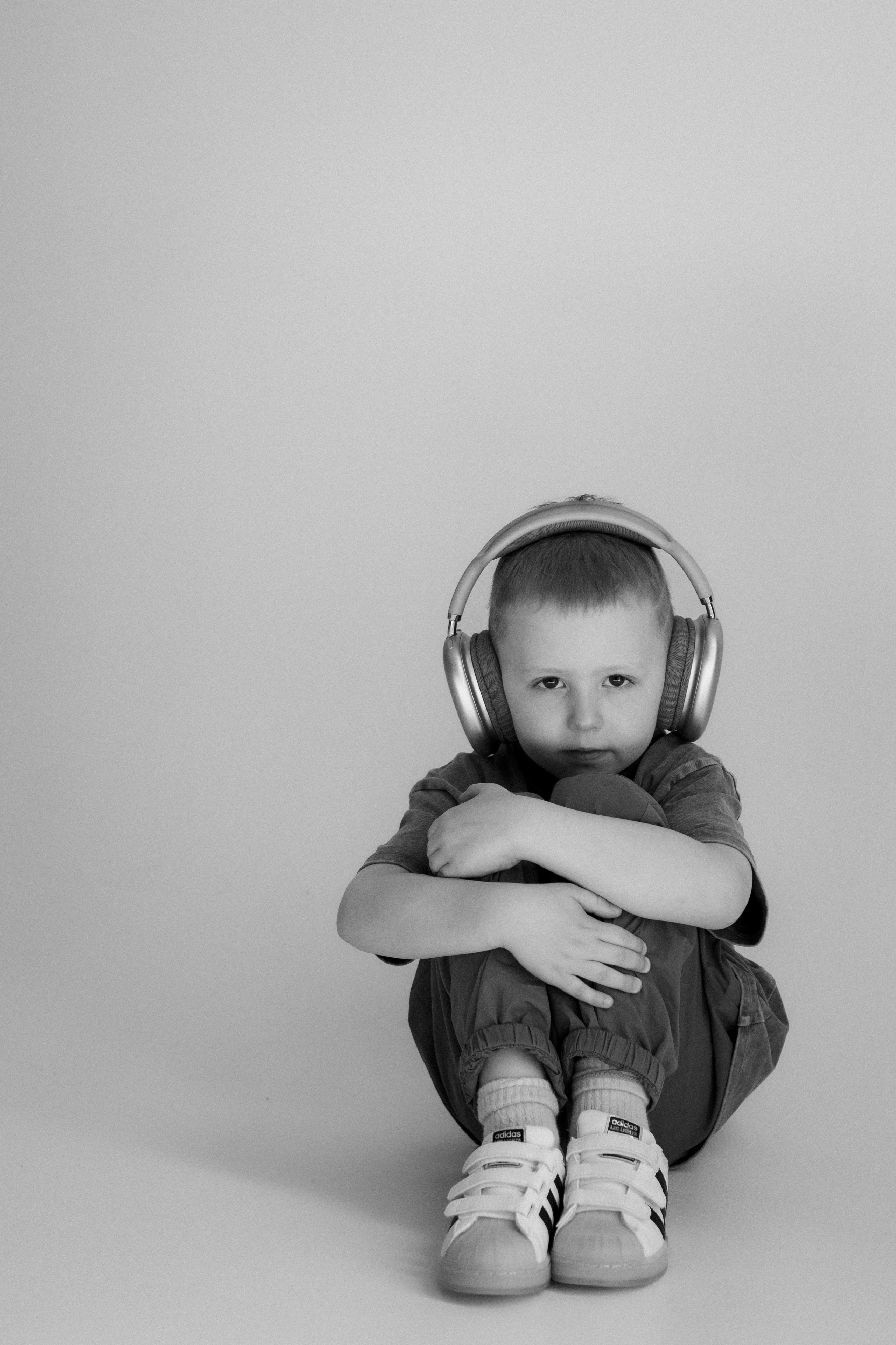 Детская фотосессия в студии — это волшебное приключение! Смешные позы, искренний смех и живые эмоции