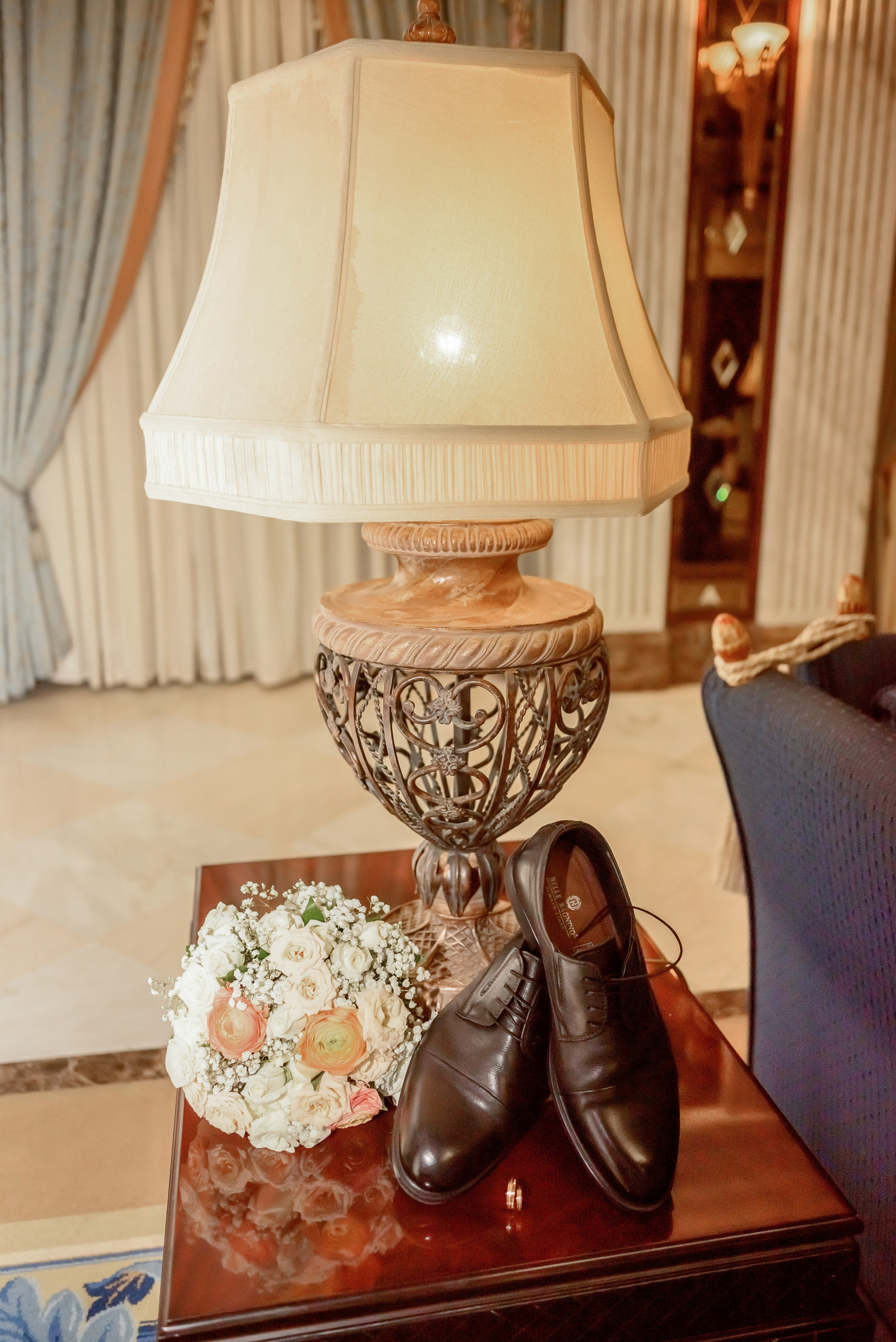 Свадебная прогулка в центе города. Юлия Басня семейный и свадебный фотограф в Донецке