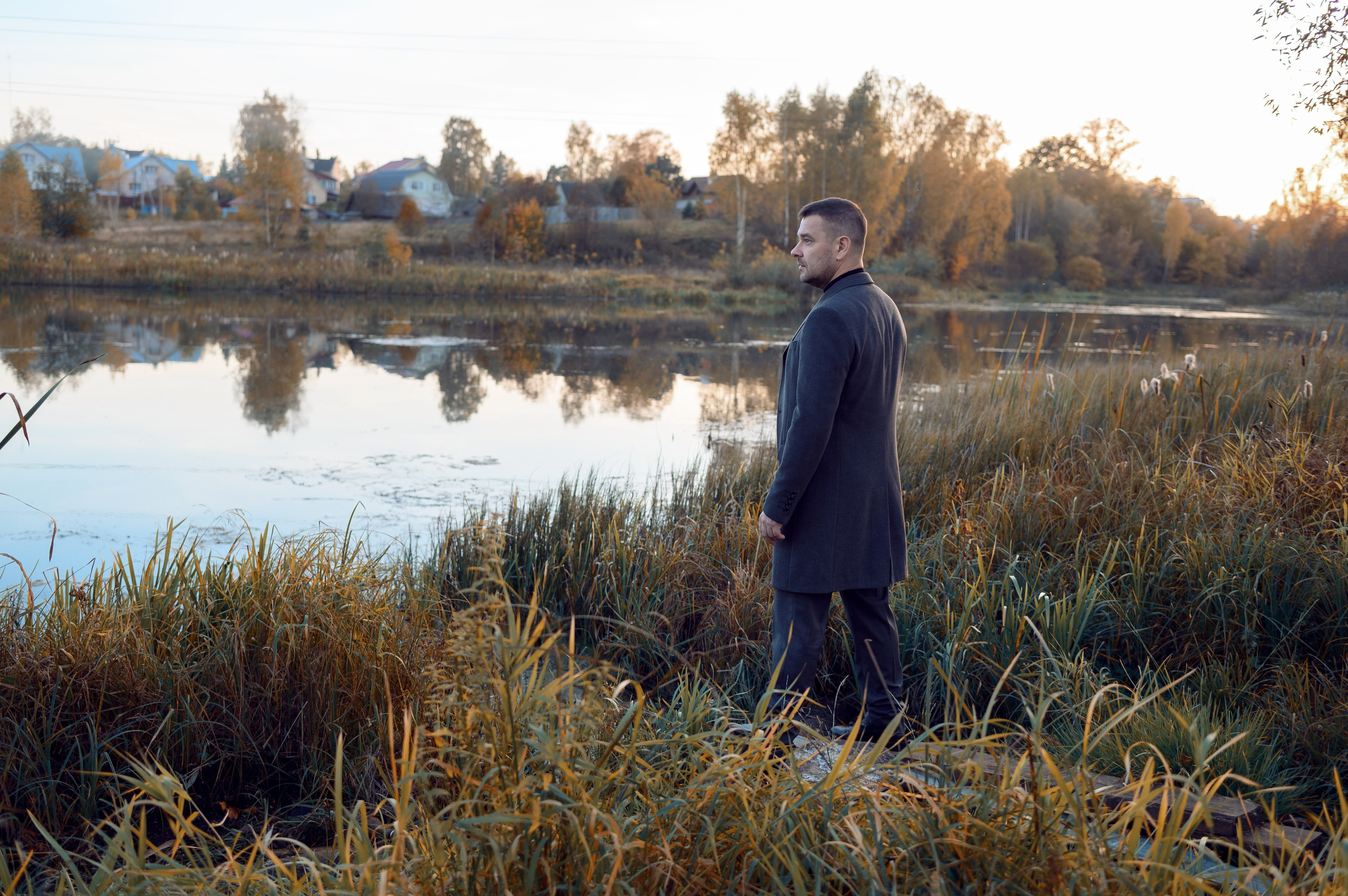 Мужская фотосессия на открытом воздухе