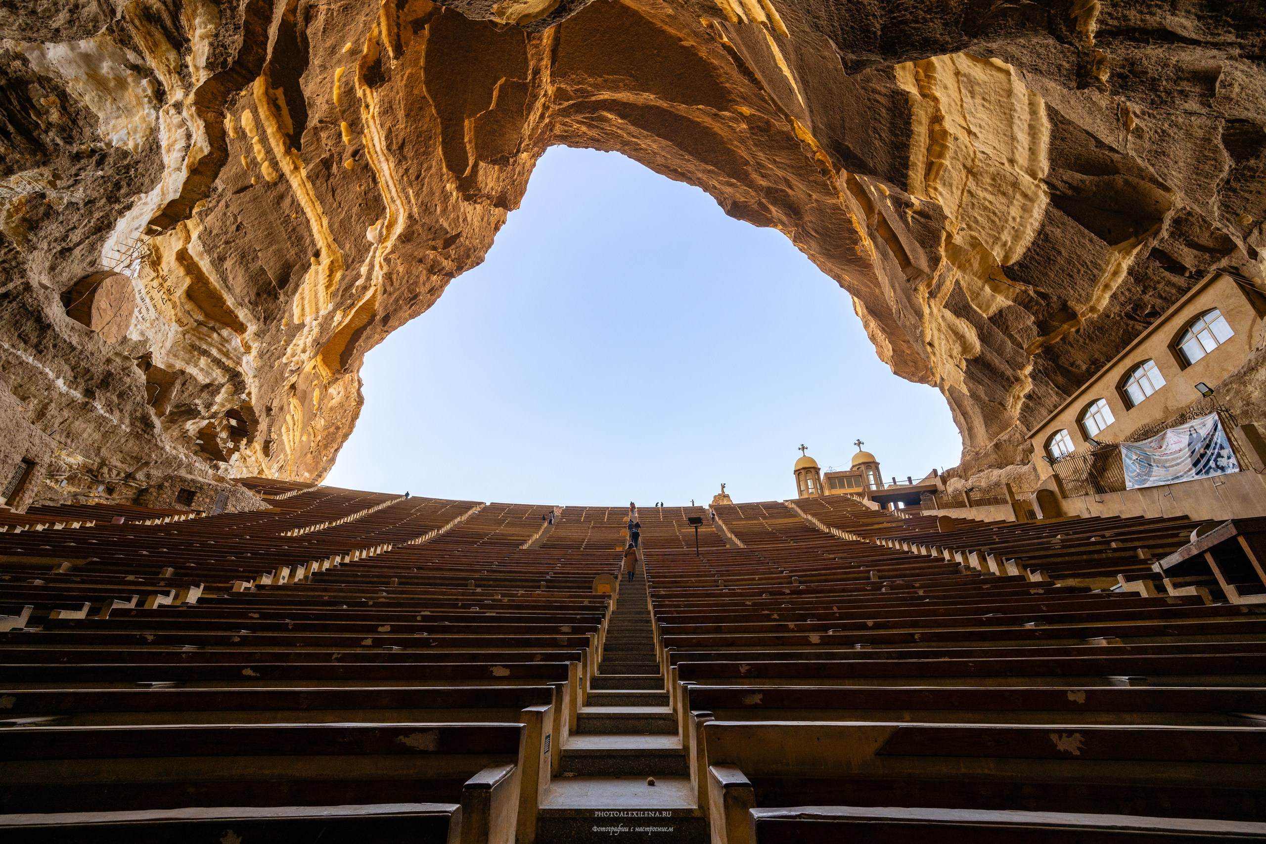 Пещерный монастырь и город мусорщиков. Авторские стильные фотокартины