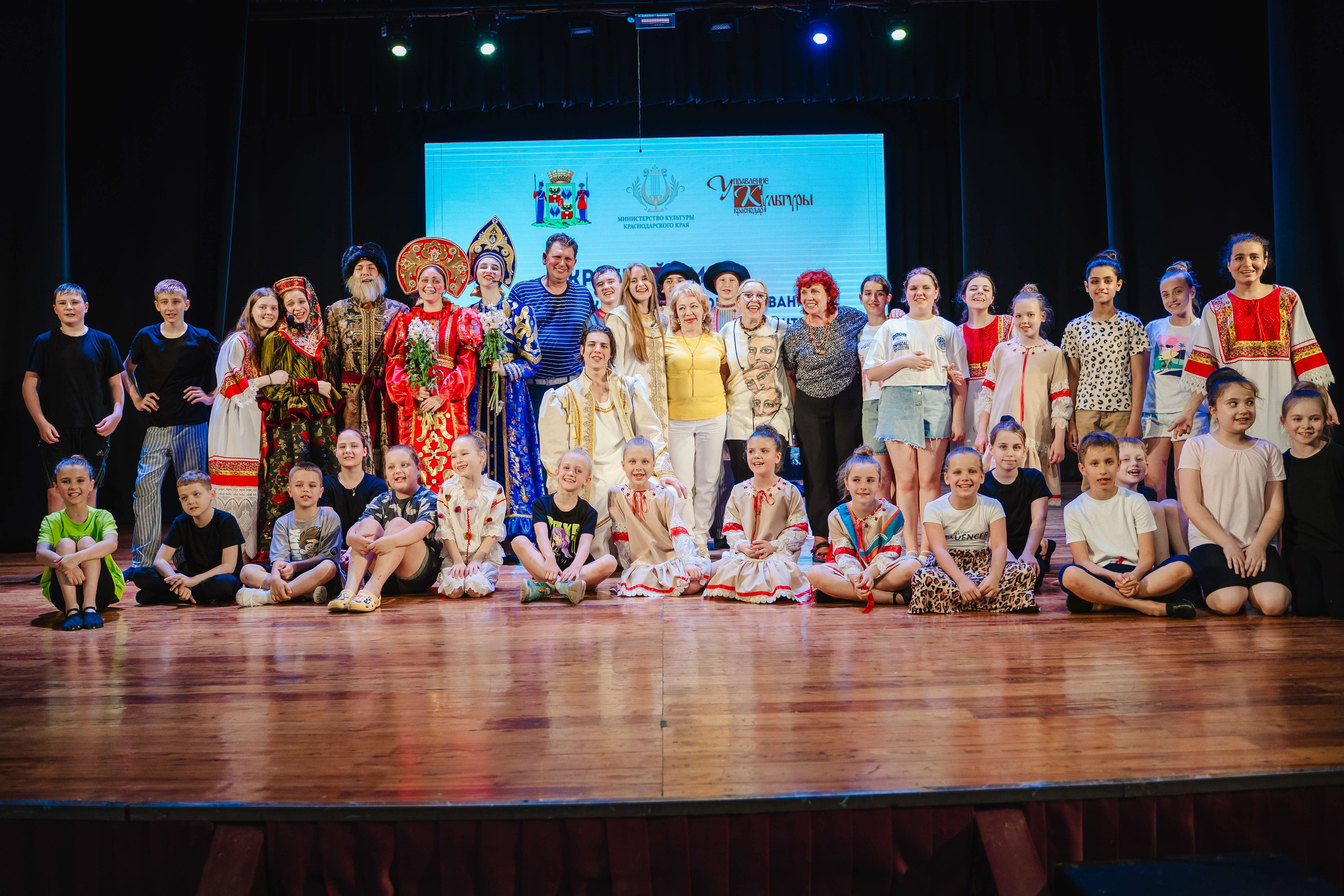 Фееричное выступление театрального коллектива АРТ-Визит г. Краснодар. Фотографы из солнечного Краснодара Вадим и Надежда Митус