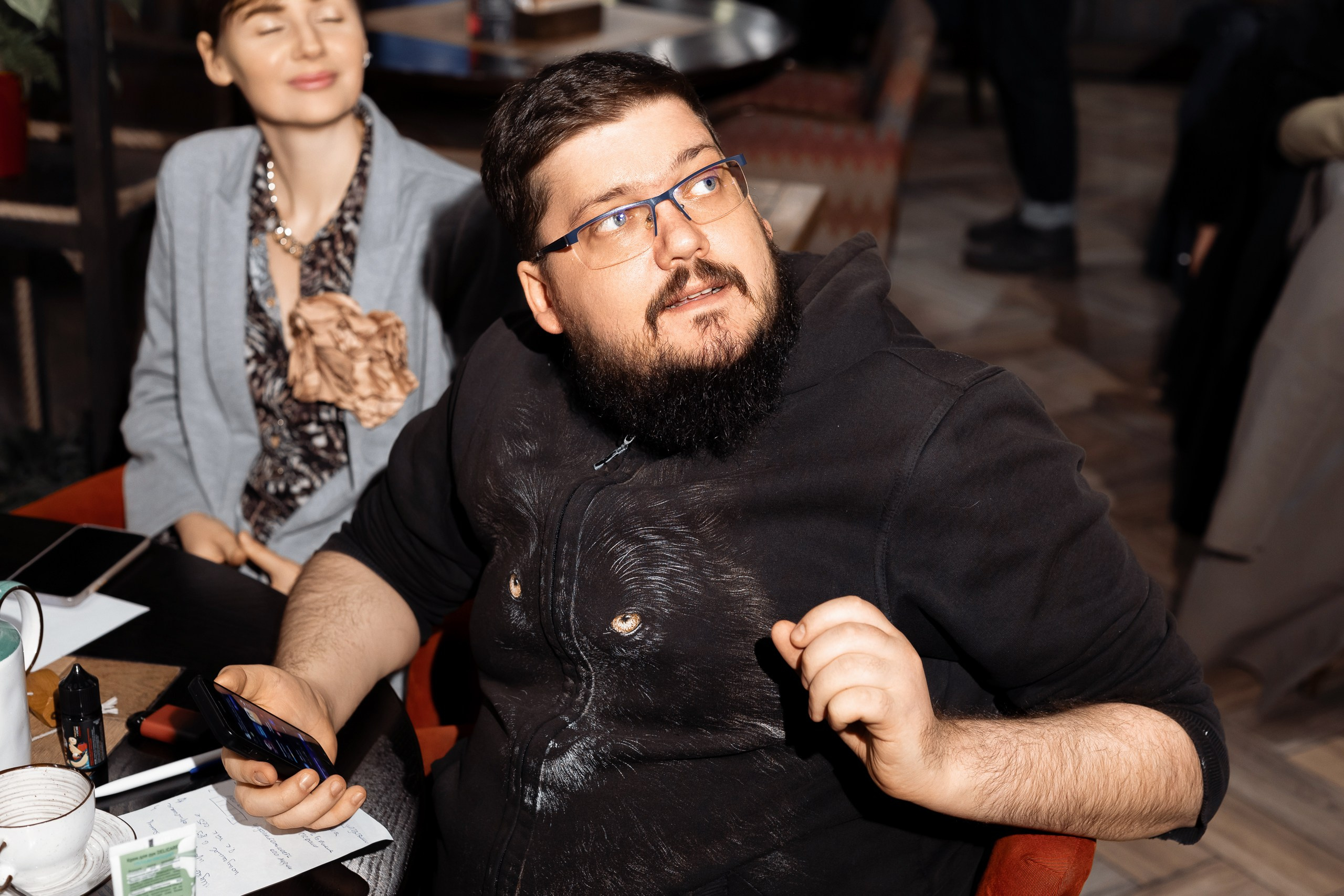 Репортажная фотосъемка квиз-шоу ЛИГА ИНДИГО в ресторане Пахвала. Фотограф в Санкт-Петербурге — Сергей Петров