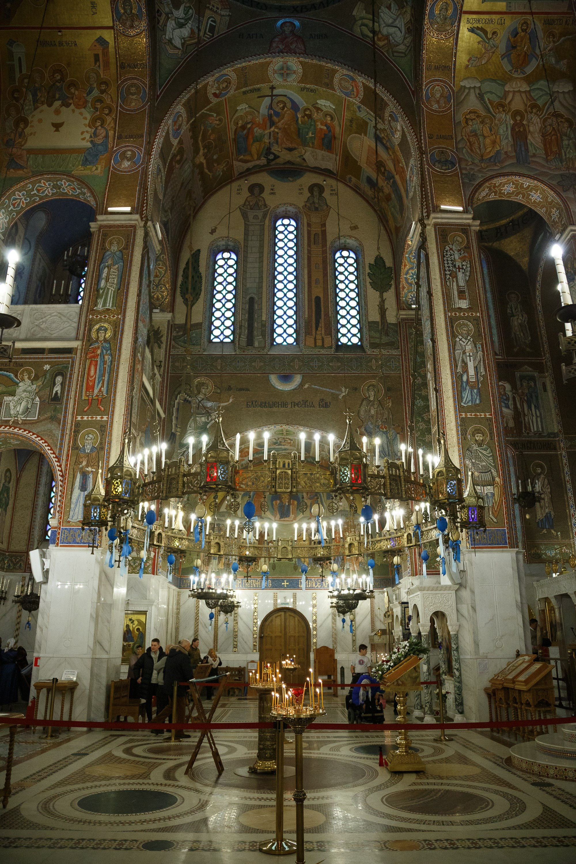 Венчание в храме Покрова Пресвятой Богородицы в Ясенево. Фотограф Арсений Юревич.