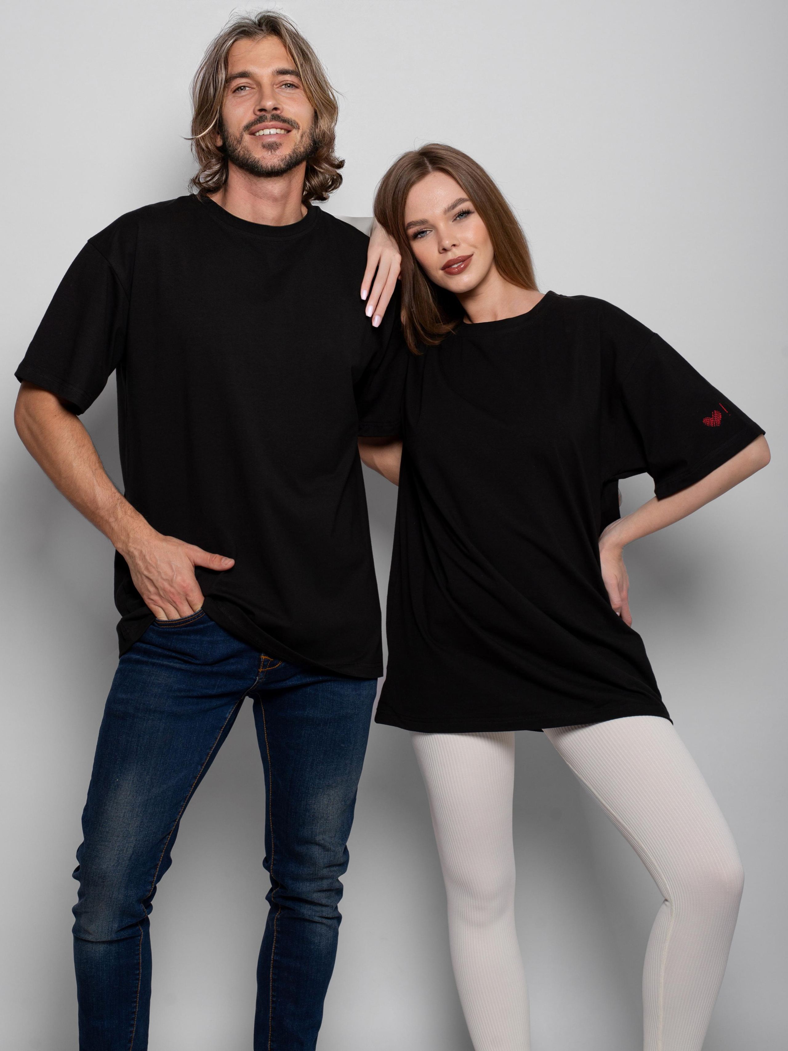 Иван — модель для маркетплейсов. ТМ Продакшн — Съемка для маркетплейсов в Москве