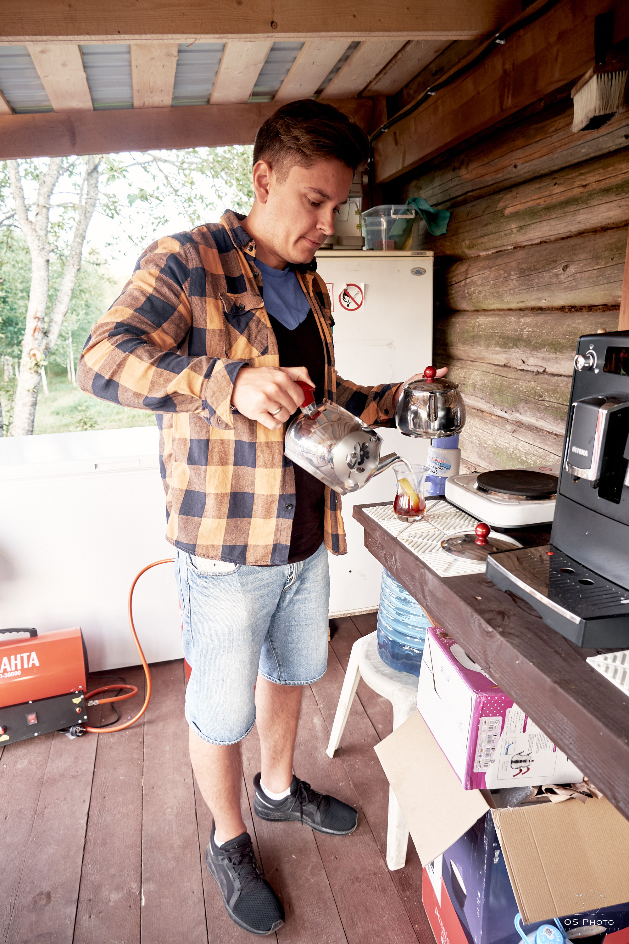 Сарай бар. Фотографъ Сергѣевъ. Поймать мгновеніе
