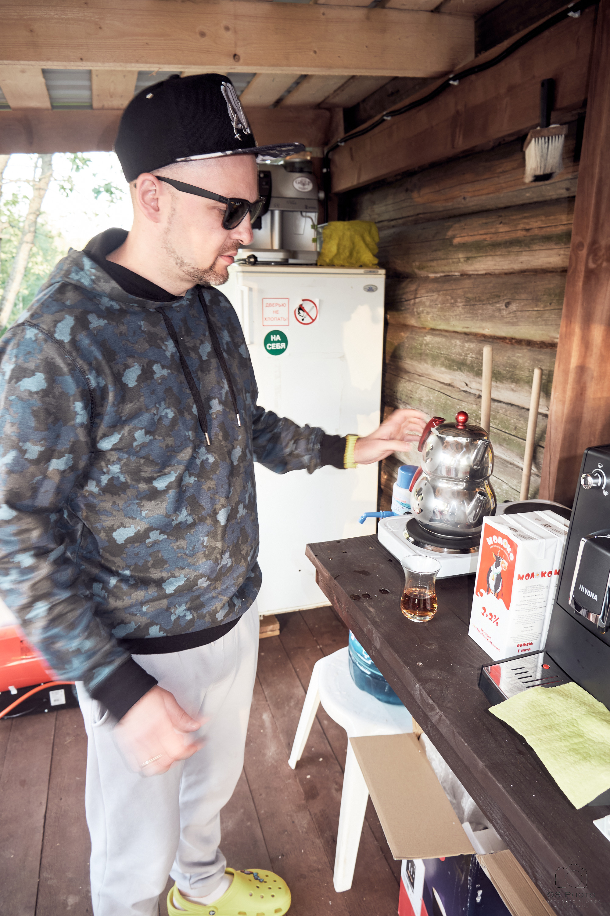 Сарай бар. Фотографъ Сергѣевъ. Поймать мгновеніе