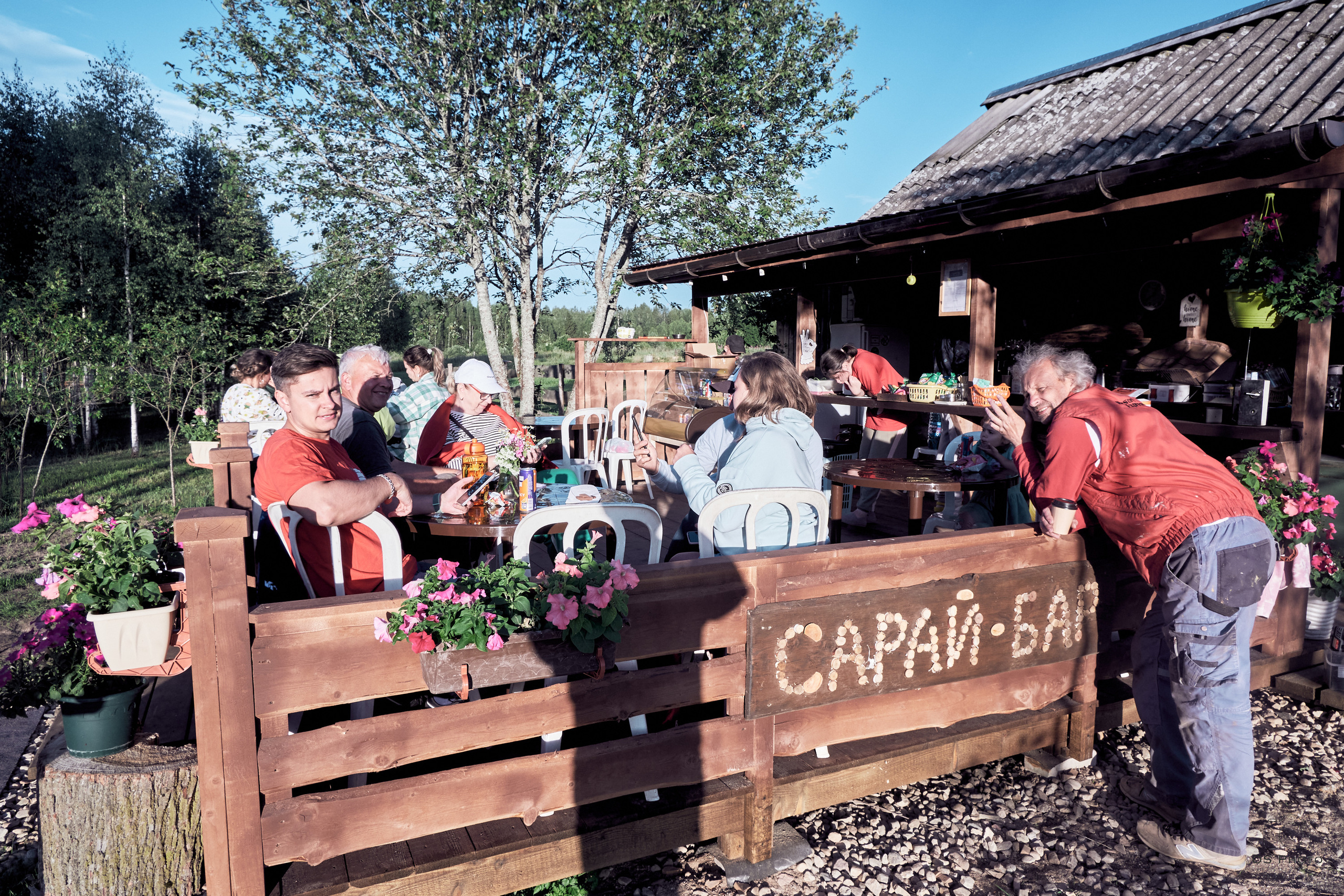 Сарай бар. Фотографъ Сергѣевъ. Поймать мгновеніе