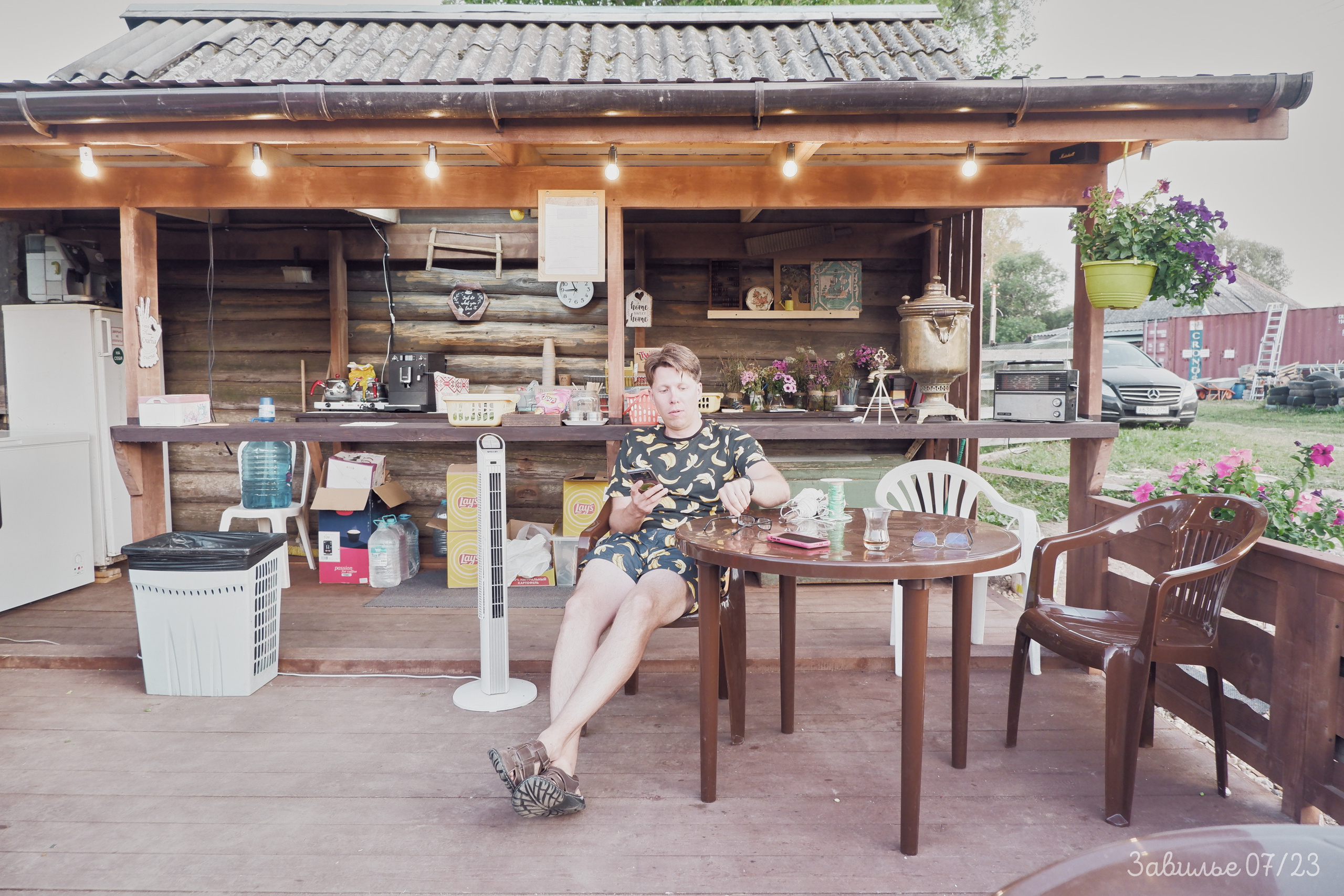 Сарай бар. Фотографъ Сергѣевъ. Поймать мгновеніе
