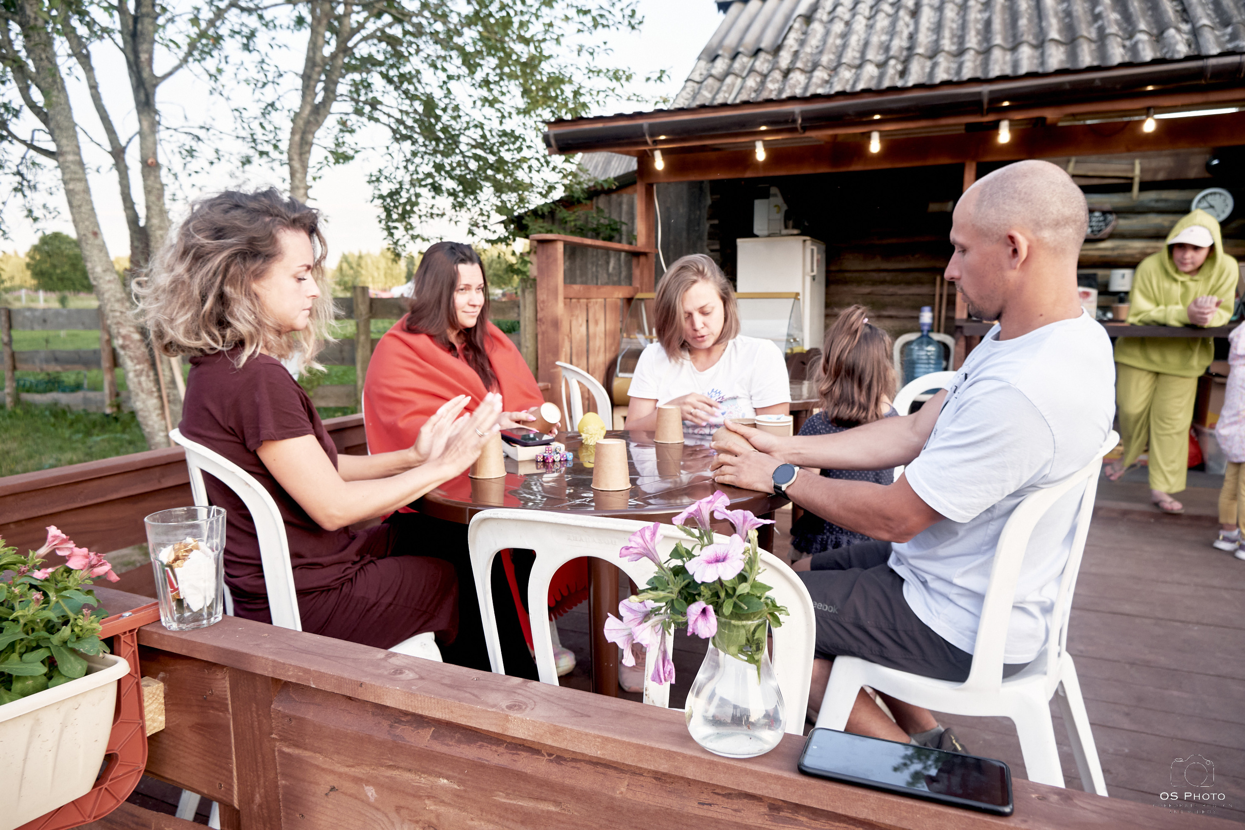 Сарай бар. Фотографъ Сергѣевъ. Поймать мгновеніе