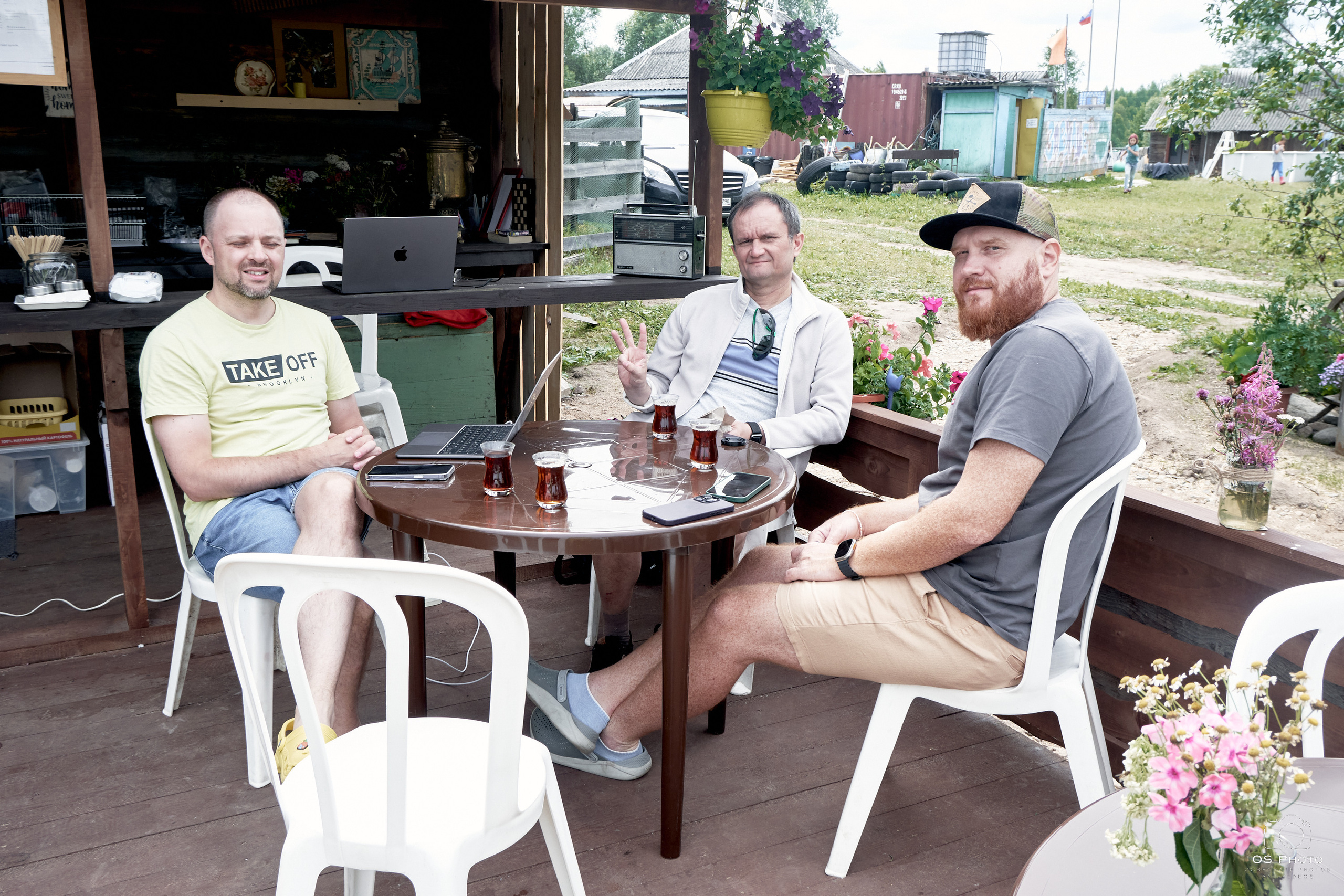 Сарай бар. Фотографъ Сергѣевъ. Поймать мгновеніе