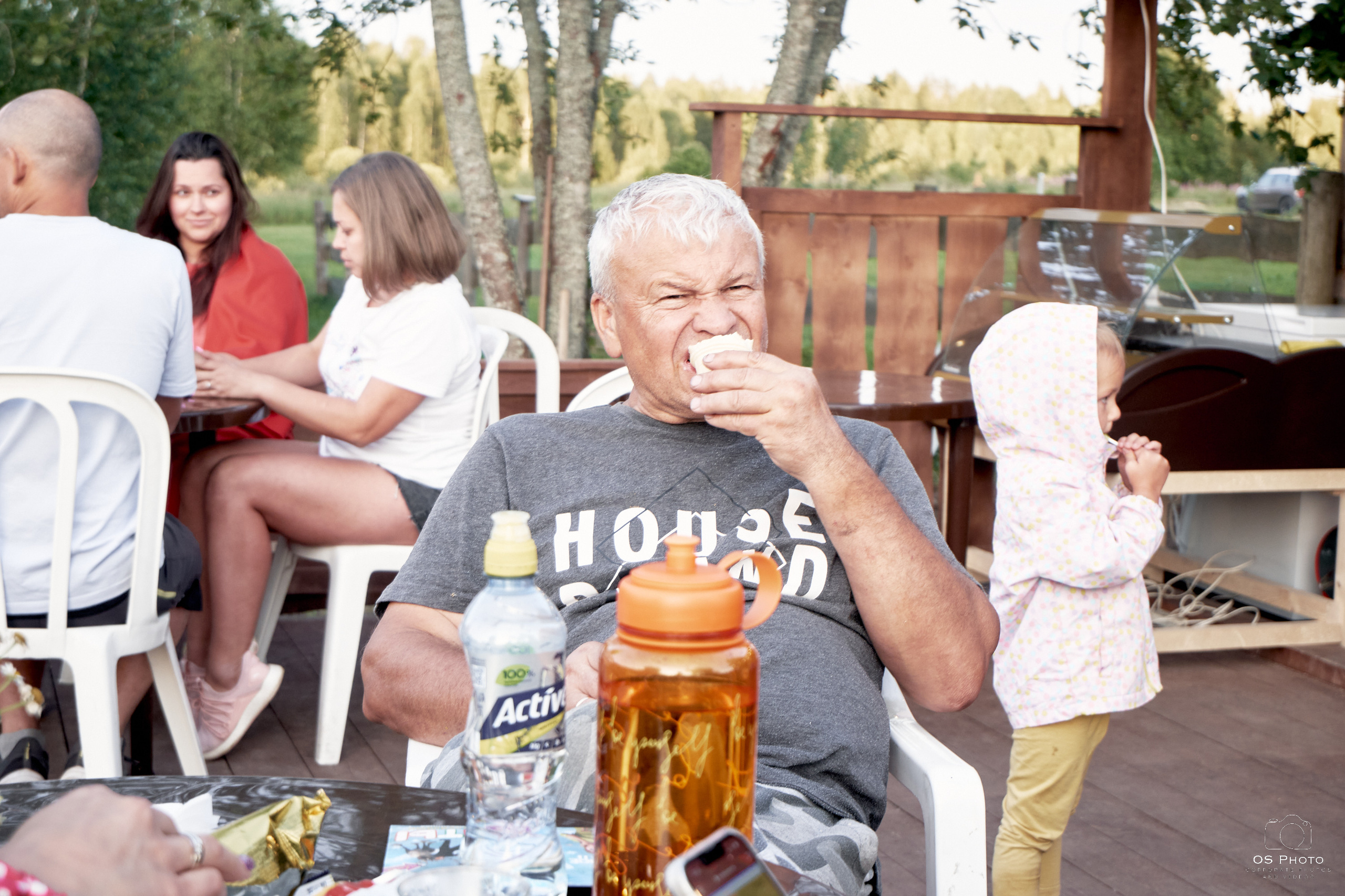 Сарай бар. Фотографъ Сергѣевъ. Поймать мгновеніе