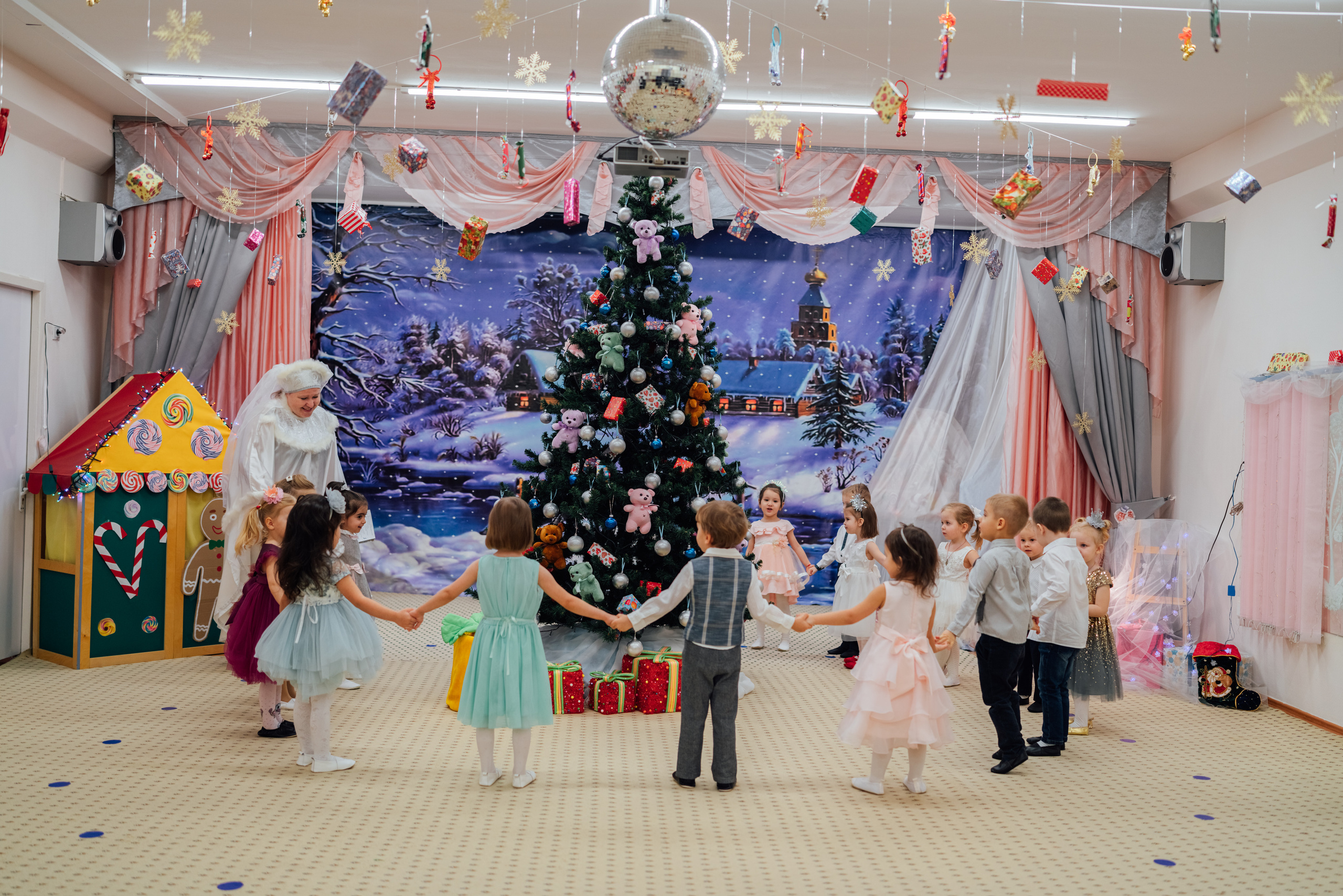 Первые утренники Мими. Профессиональный детский и семейный фотограф в Москве Диля Грошева