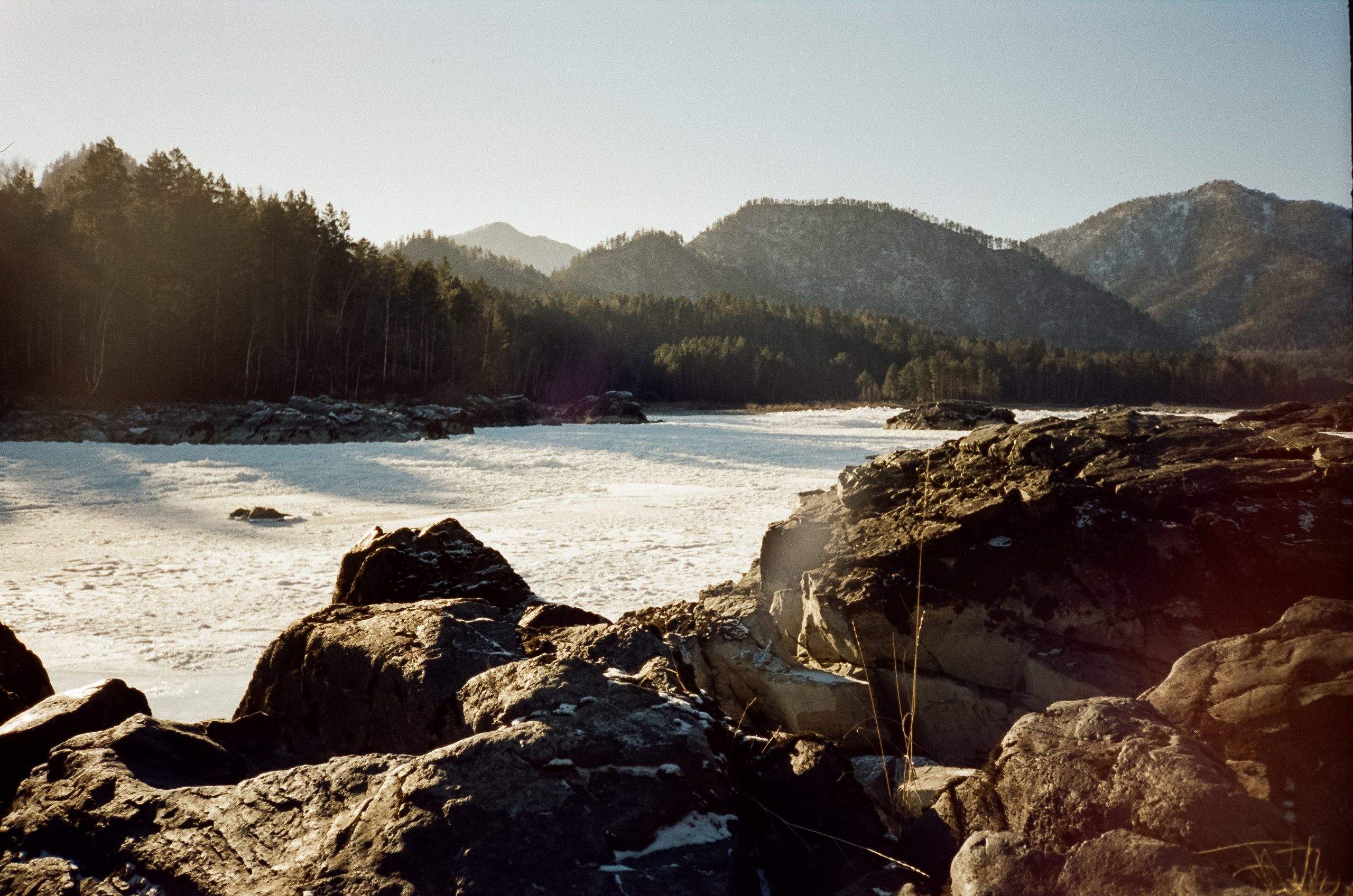 Подвесной мост Царская охота, базы Белые Скалы и Берель, Coffee Bus и. Фотограф-документалист Мария Осокина