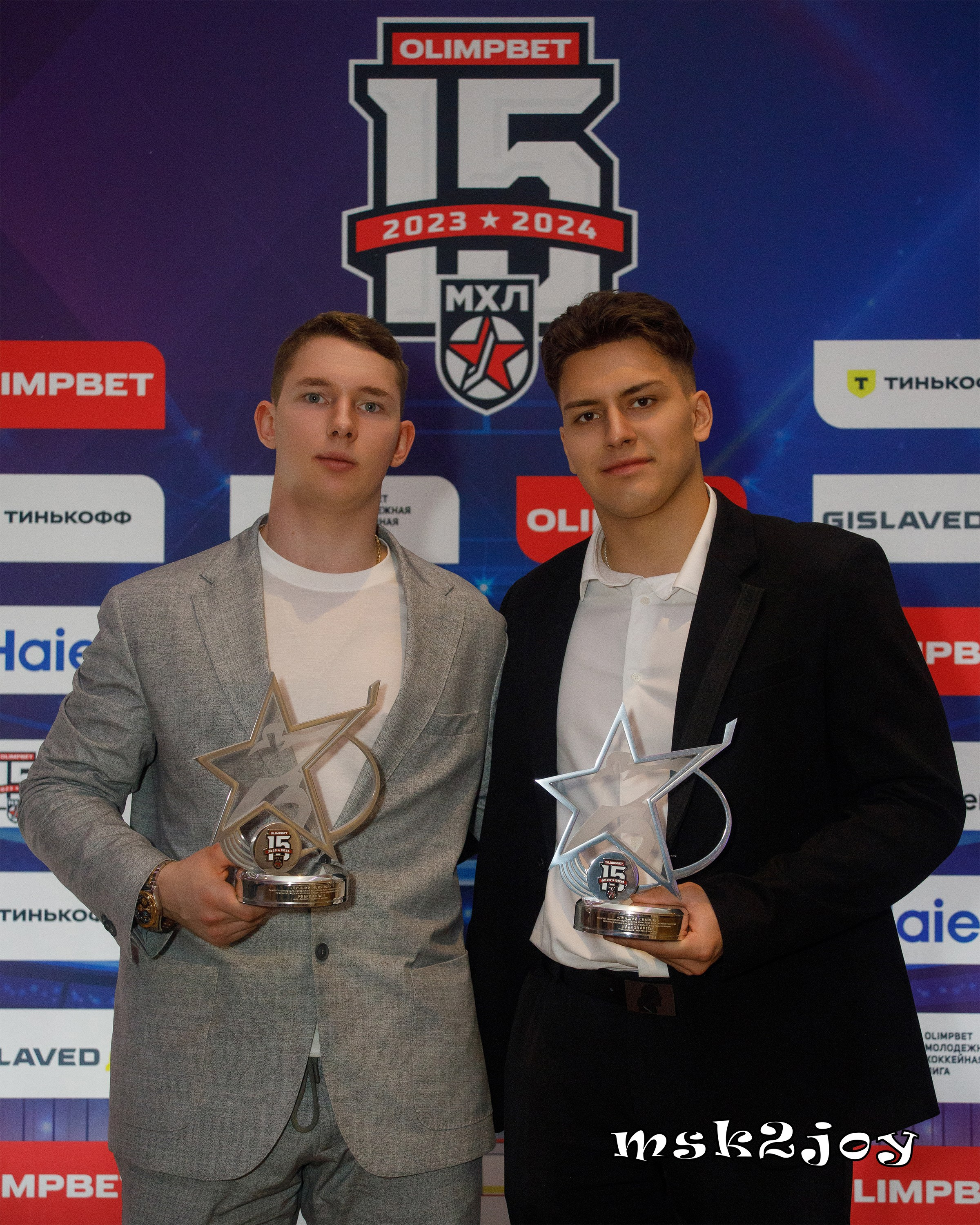 Иван Рябкин и Артём Иванов, нападающие (МХК «Динамо» Москва) на церемонии закрытия сезона МХЛ 2023-2024