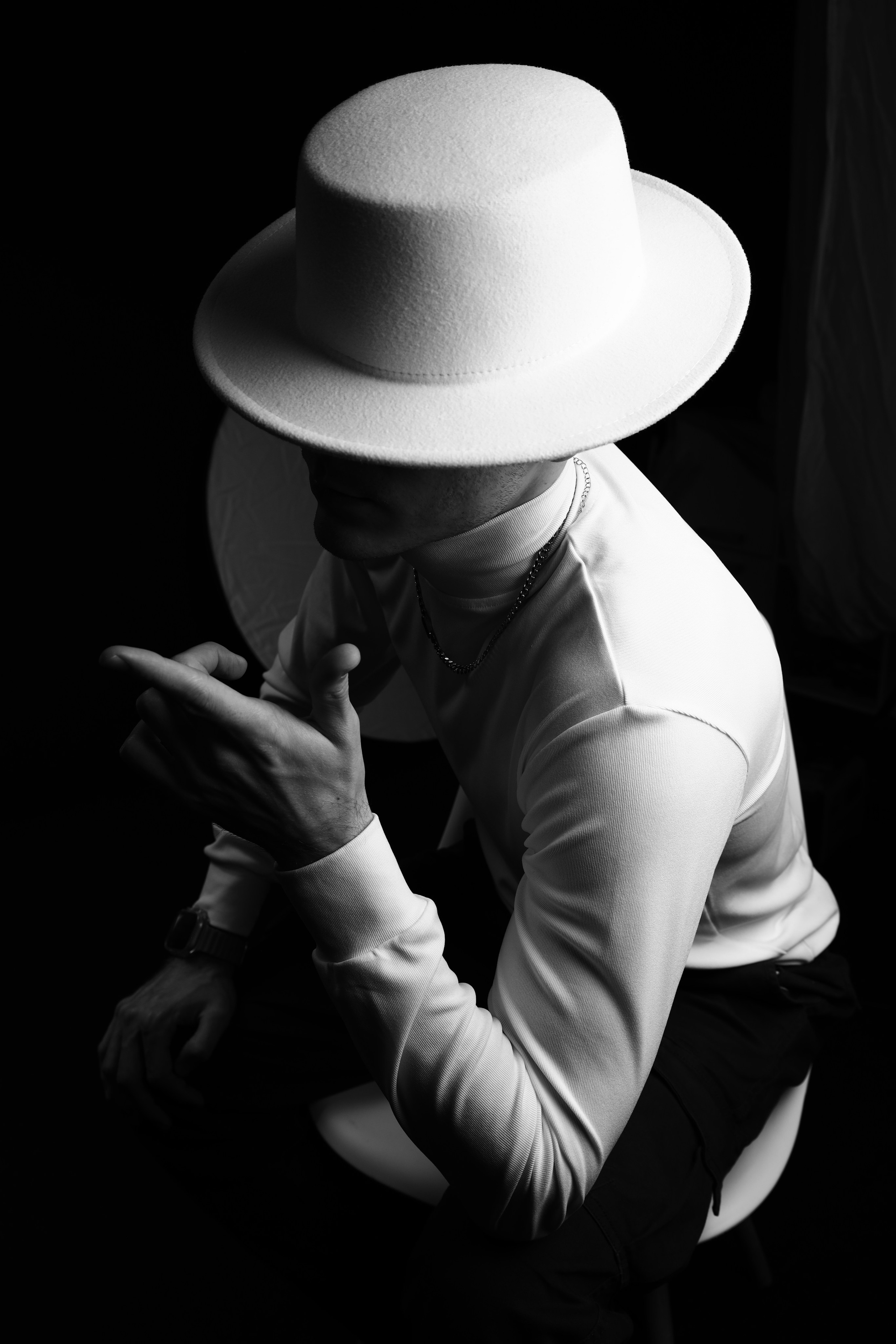 The White hat Alex. Профессиональный фотограф в Воронеже Владислав Крылов