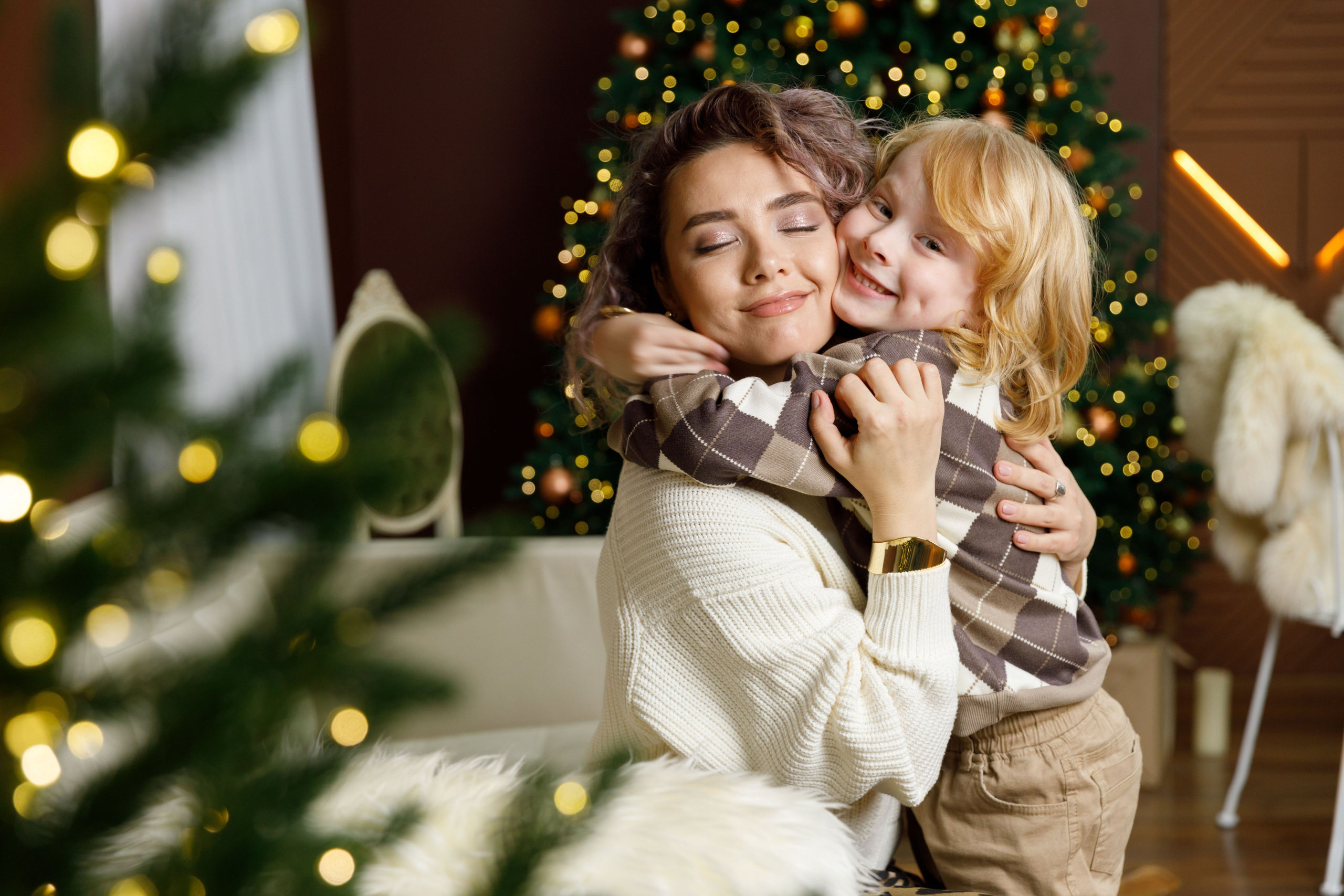 Из чего же сделано новогоднее настроение? Из совместных игр под елкой, болтовней с лучшей подружкой, созерцанием горящей свечи. Фотограф Анна Телекаева, выпускные альбомы, семейные и репортажные съемки в Омске