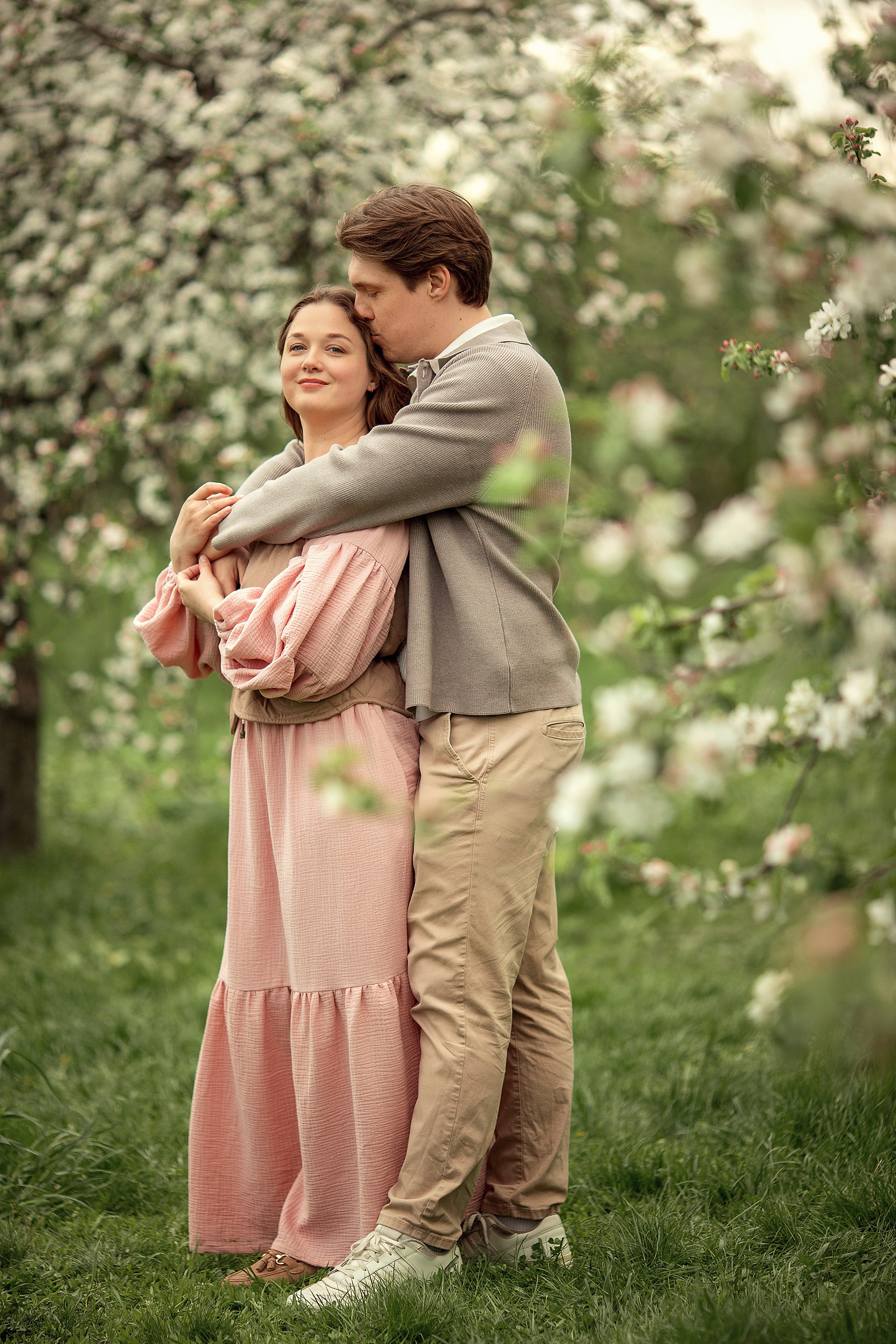 Искренняя семейная фотоистория в цветущем саду. Tatyana Nadezhdina Family photographer