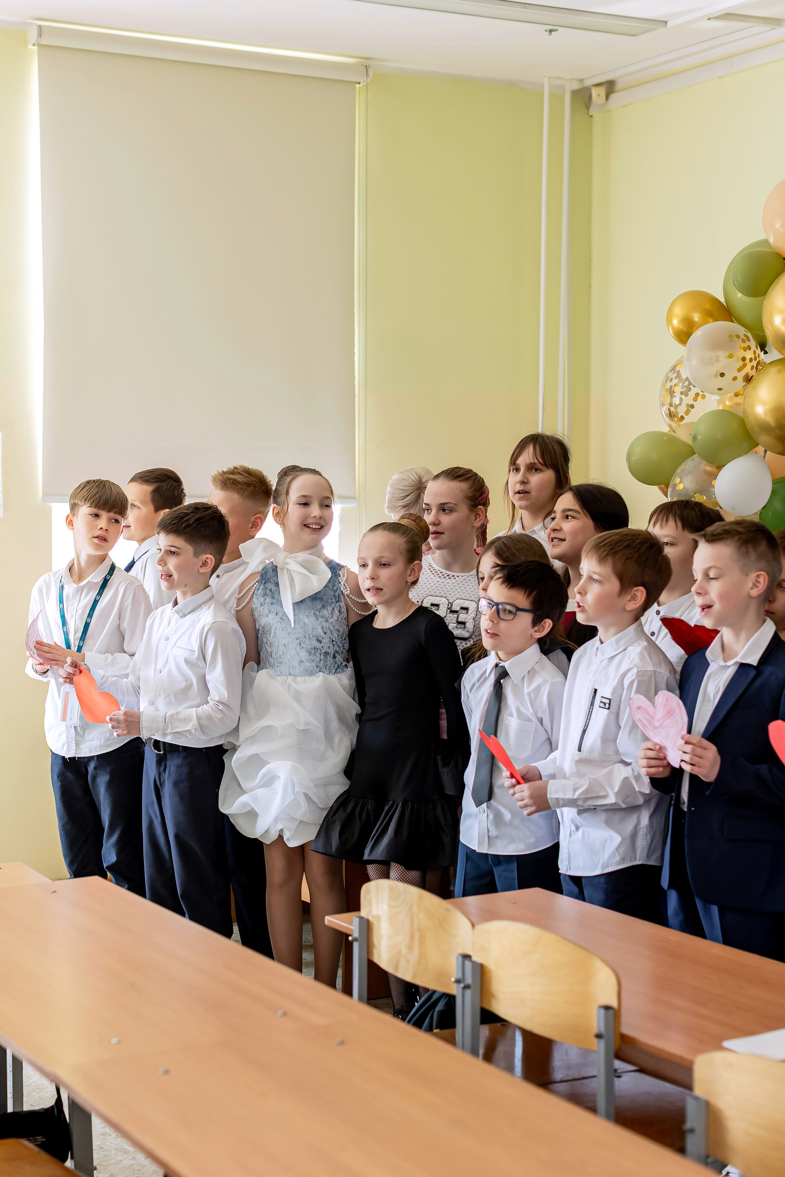 Выпускной в начальной школе в классе. Фотограф и видеограф Москва. Свадебный фотограф, видеограф. Выпускные альбомы. Оживающие альбомы